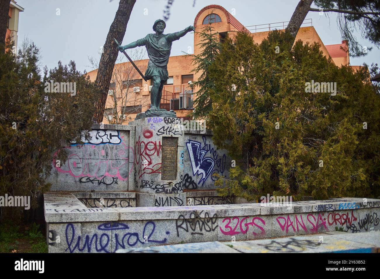 Madrid, 10/01/2024. Moncloa-Aravaca. A proximité de l’AECID et du Musée de l’Amérique, au pied du phare de Moncloa, se trouvent des monuments qui ont été gravement vandalisés et en très mauvais état de conservation. Monument à Vasco Núñez de Balboa. Photo : Guillermo Navarro. ARCHDC. Crédit : album / Archivo ABC / Guillermo Navarro Banque D'Images Madrid, 10/01/2024. Moncloa-Aravaca. A proximité de l’AECID et du Musée de l’Amérique, au pied du phare de Moncloa, se trouvent des monuments qui ont été gravement vandalisés et en très mauvais état de conservation. Monument à Vasco Núñez de Balboa. Photo : Guillermo Navarro. ARCHDC. Crédit : album / Archivo ABC / Guillermo Navarro Banque D'Images