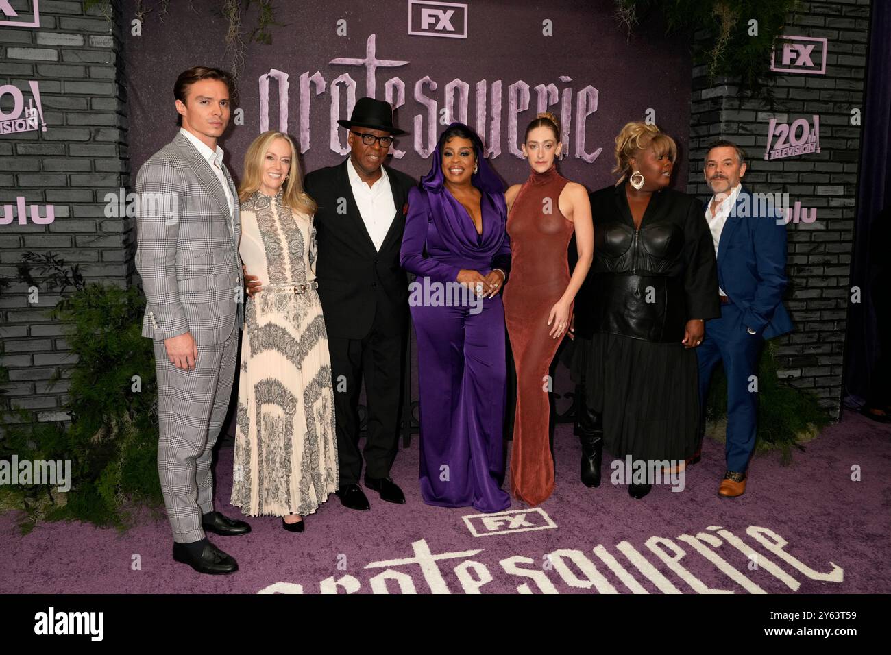 New York, États-Unis. 23 septembre 2024. New York, États-Unis. 23/09/24, New York, New York, États-Unis Nicholas Alexander Chavez, Courtney B. Vance, Niecy Nash-Betts, Micaela Diamond, Raven Goodwin, Joshua Bitton assiste à la première Grotesquerie New York, qui se tient au Spring Studios 50 Varick Street, lundi 23 septembre 2024 à New York City Credit : Jennifer Graylock/Alamy Live News Banque D'Images