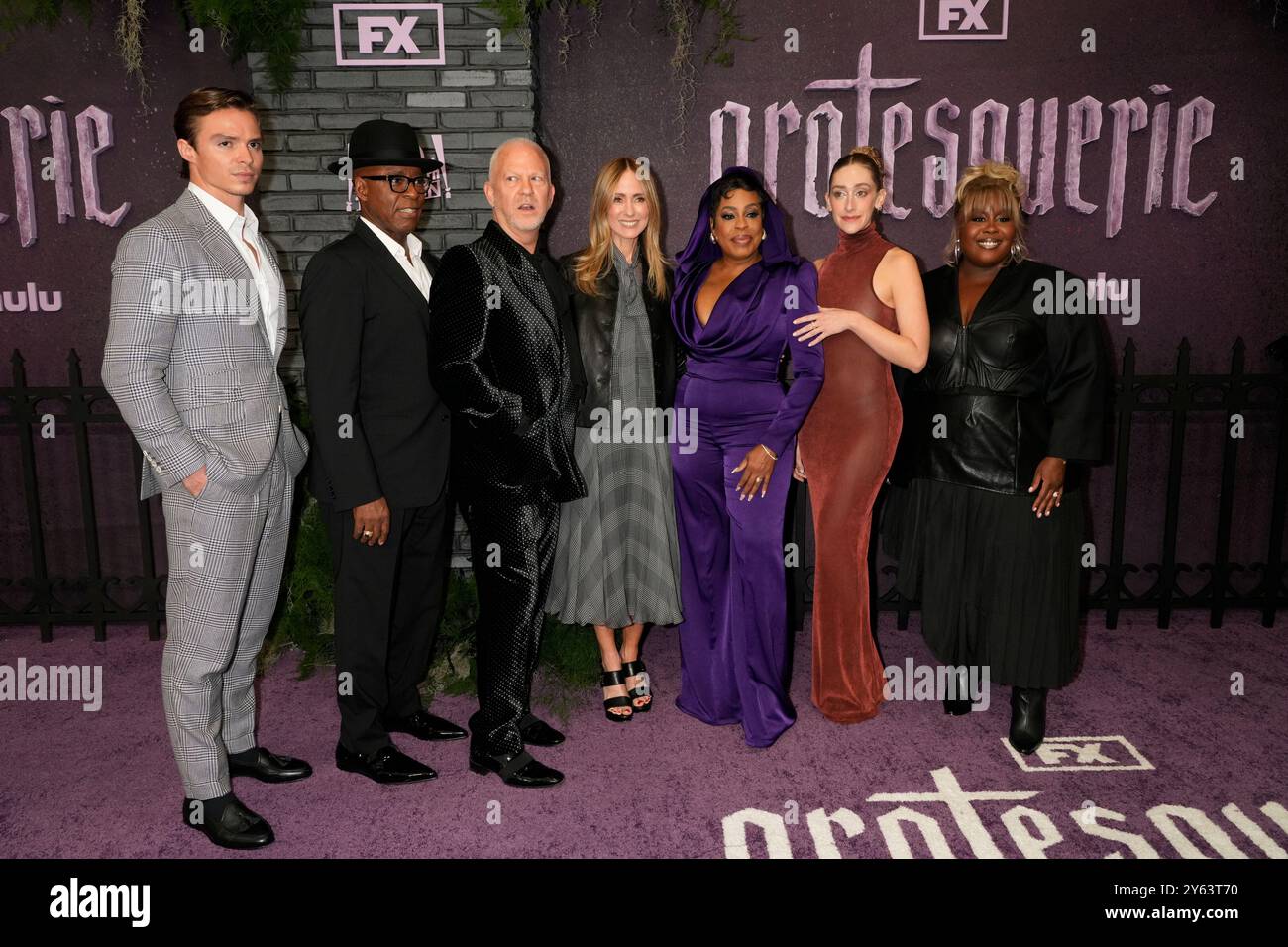 New York, États-Unis. 23 septembre 2024. New York, États-Unis. 23/09/24, New York, New York, États-Unis Nicholas Alexander Chavez, Courtney B. Vance, Ryan Murphy, Dana Walden, Niecy Nash-Betts, Micaela Diamond, Raven Goodwin assiste à la première Grotesquerie New York, qui se tient au Spring Studios 50 Varick Street, lundi 23 septembre 2024 à New York City Credit : Jennifer Graylock/Alamy Live News Banque D'Images