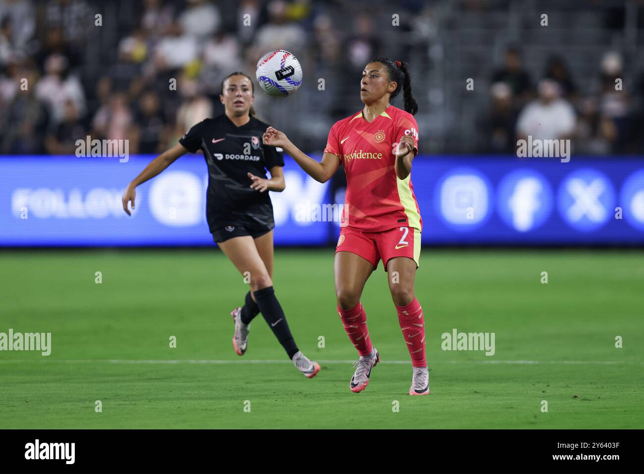 Los Angeles, Californie, États-Unis. 23 septembre 2024. REYNA REYES (2), défenseur du Portland Thorns FC, contrôle le ballon lors d'un match NWSL entre Portland Thorns FC et Angel City FC au BMO Stadium de Los Angeles, en Californie. (Crédit image : © Brenton Tse/ZUMA Press Wire) USAGE ÉDITORIAL SEULEMENT! Non destiné à UN USAGE commercial ! Crédit : ZUMA Press, Inc/Alamy Live News Banque D'Images