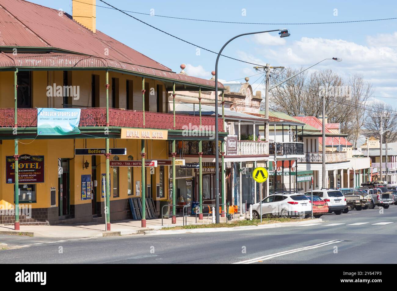 Photos générales de la rue principale de Braidwood, Wallace Street, montrant de charmantes vieilles boutiques, pubs et bâtiments généraux. Une ville historique de mines d'or. Banque D'Images