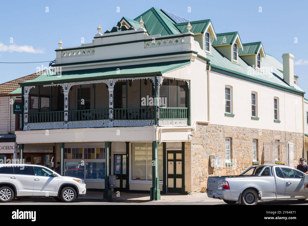 Photos générales de la rue principale de Braidwood, Wallace Street, montrant de charmantes vieilles boutiques, pubs et immeubles généraux. Une ville historique de mines d'or. Banque D'Images