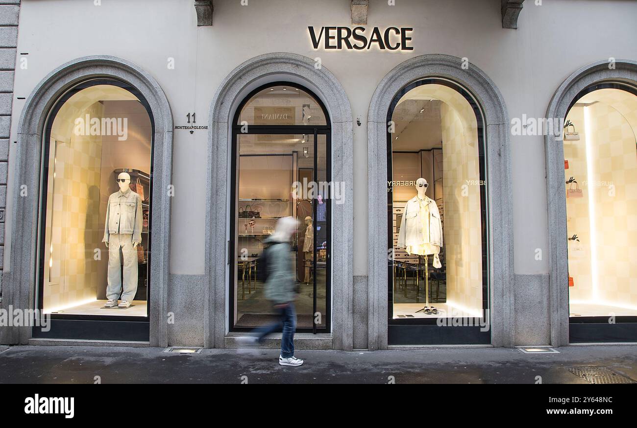 Milan : boutique Versace, via Montenapoleone (quadrilatère mode) Banque D'Images