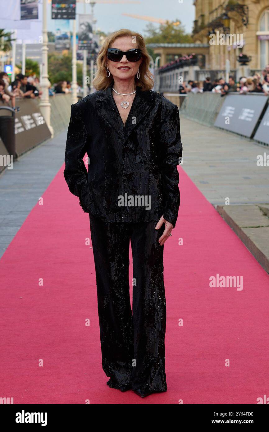 Saint-Sébastien, Espagne. 23 septembre 2024. Isabelle Huppert assiste au tapis rouge du film Yeohaengjaui Pilyo lors du 72e Festival international du film de San Sebastian à San Sebastian, Espagne, le 23 septembre 2024. (Photo de COOLMedia/NurPhoto) crédit : NurPhoto SRL/Alamy Live News Banque D'Images