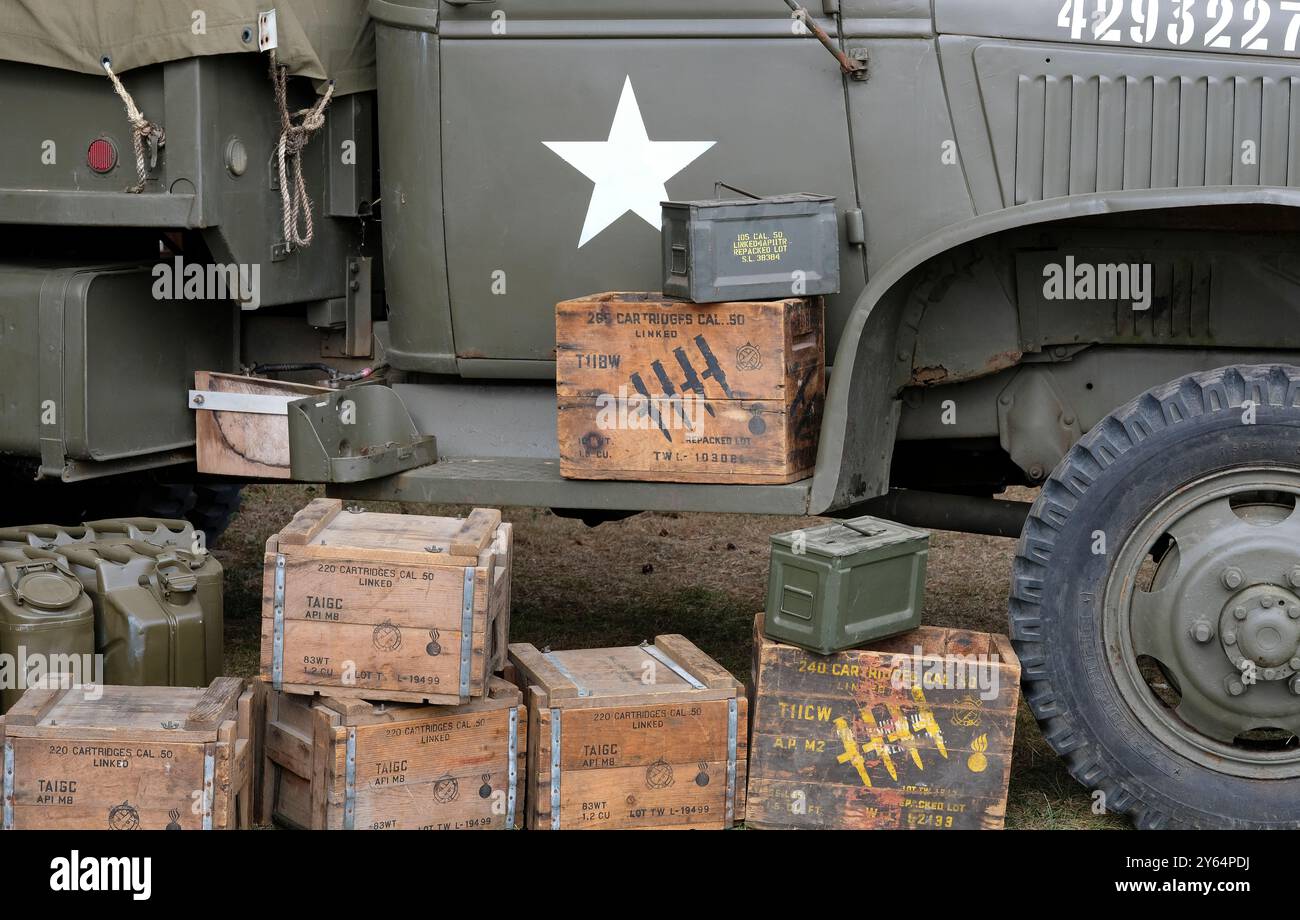 guerre mondiale deux boîtes de munitions en bois et camion de l'armée américaine Banque D'Images
