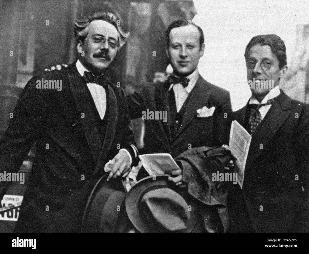 Deux compositeurs et un chef d'orchestre : MM. Frank Bridge , Eugene Gossens et Anthony Bernard . M. Frank Bridge et M. Eugene Gossens dirigeront leurs compositions aux concerts Queen's Hall Promenade , Londres , Angleterre . 6 août 1921 Banque D'Images