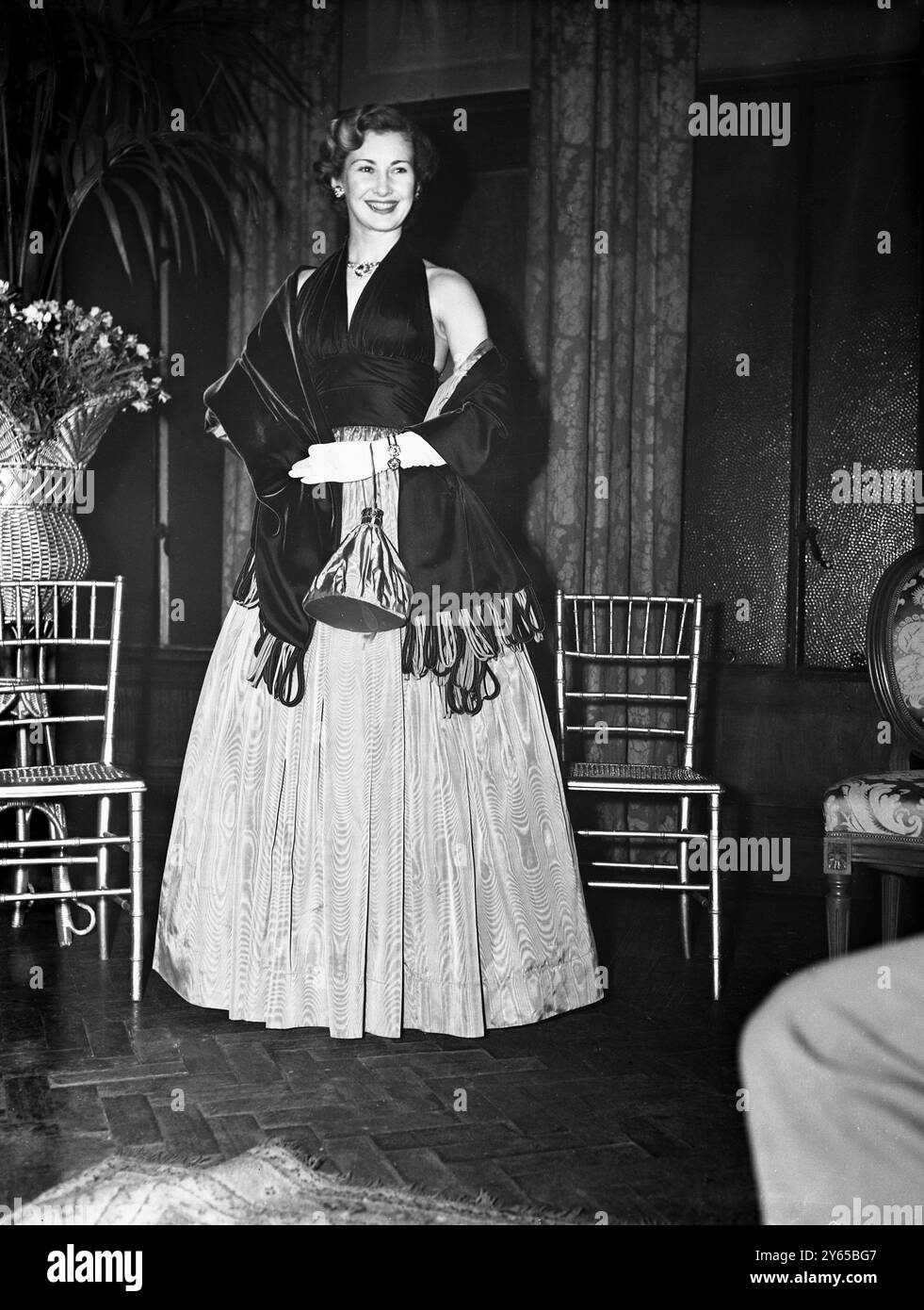 Dinah Sheridan à la première mondiale de son nouveau film, ' Appointment in London ' au Leiceser Square Theatre . 12 février 1953 Banque D'Images