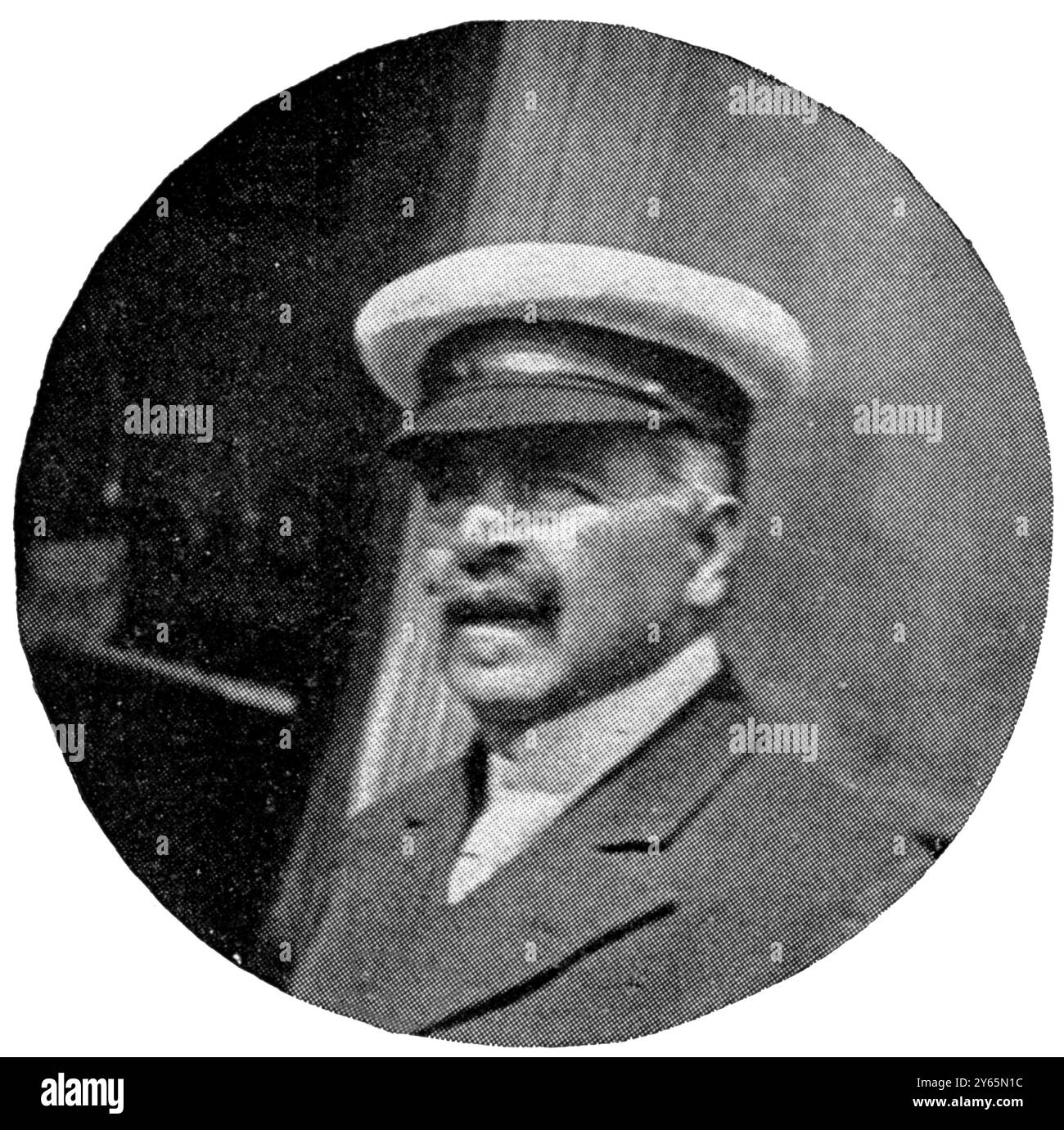 Luís Augusto Pinto de Soveral : le premier et unique marquis Soveral , né le 28 mai 1851 et mort le 5 octobre 1922, était un diplomate portugais et ami du roi Édouard VII , vu ici pendant la Cowes week et la Royal London Yacht Club Regatta . 9 août 1913 Banque D'Images