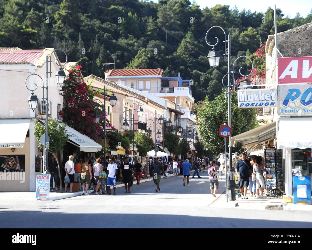 Katakalon, Grèce. Katakolo est une ville balnéaire de la municipalité de Pyrgos dans l'ouest d'Elis, en Grèce. Il est situé sur un promontoire surplombant l'Ioni Banque D'Images