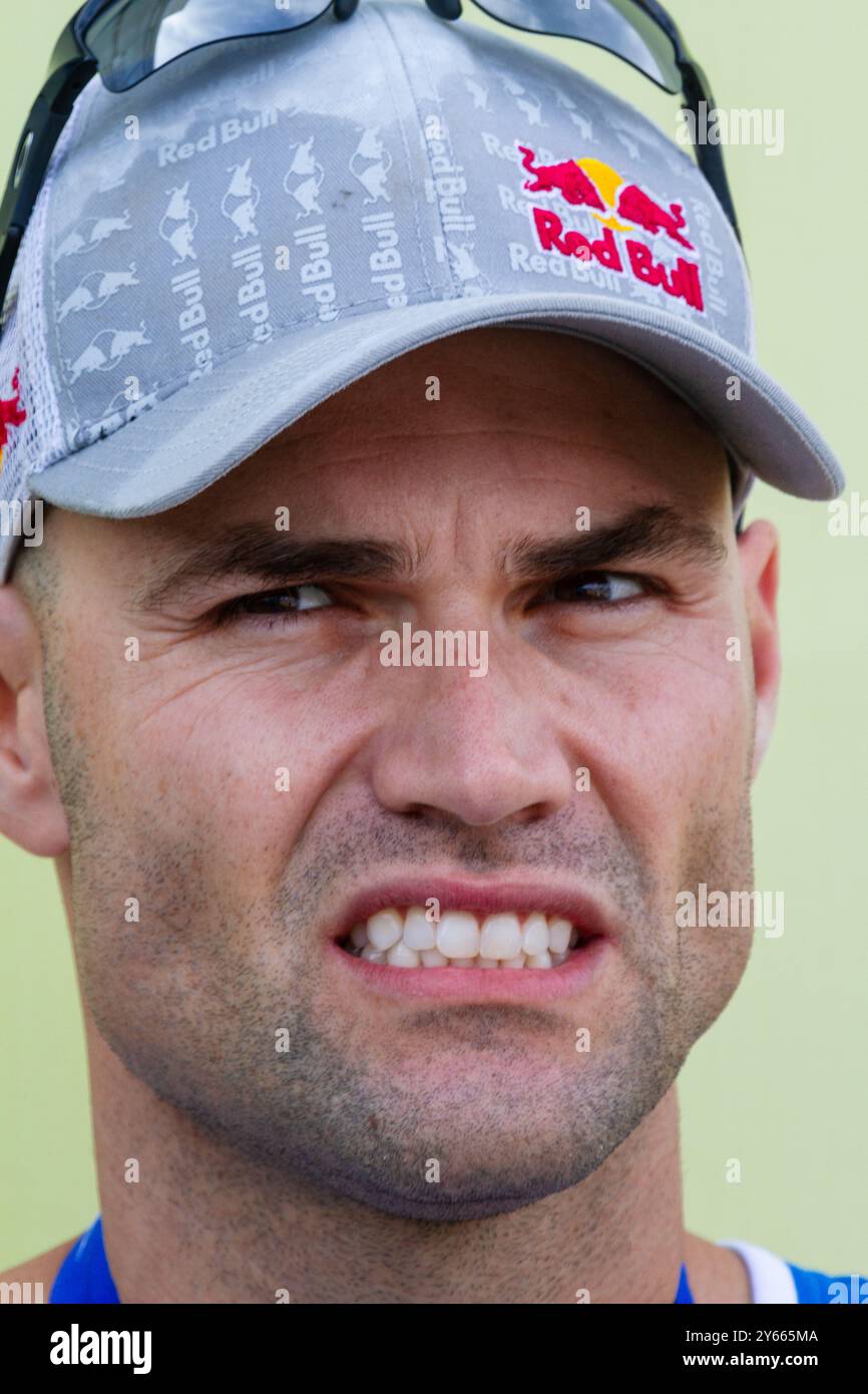 CÉRÉMONIE DE REMISE DES MÉDAILLES, PAF OPEN, BEACH VOLLEY, MARIEHAMN, 2011 : Phil Dalhausser (2) des États-Unis remporte la médaille d'argent. PAF Open à Mariehamn, Åland, Finlande le 21 août 2011. Photographie : Rob Watkins. INFO : entre 2009-2013, le tournoi PAF Open Beach Volleyball était un événement annuel organisé à Mariehamn, Åland, Finlande. Il a attiré les meilleures équipes et joueurs internationaux en tant que partie du classement officiel du circuit mondial FIVB. Banque D'Images