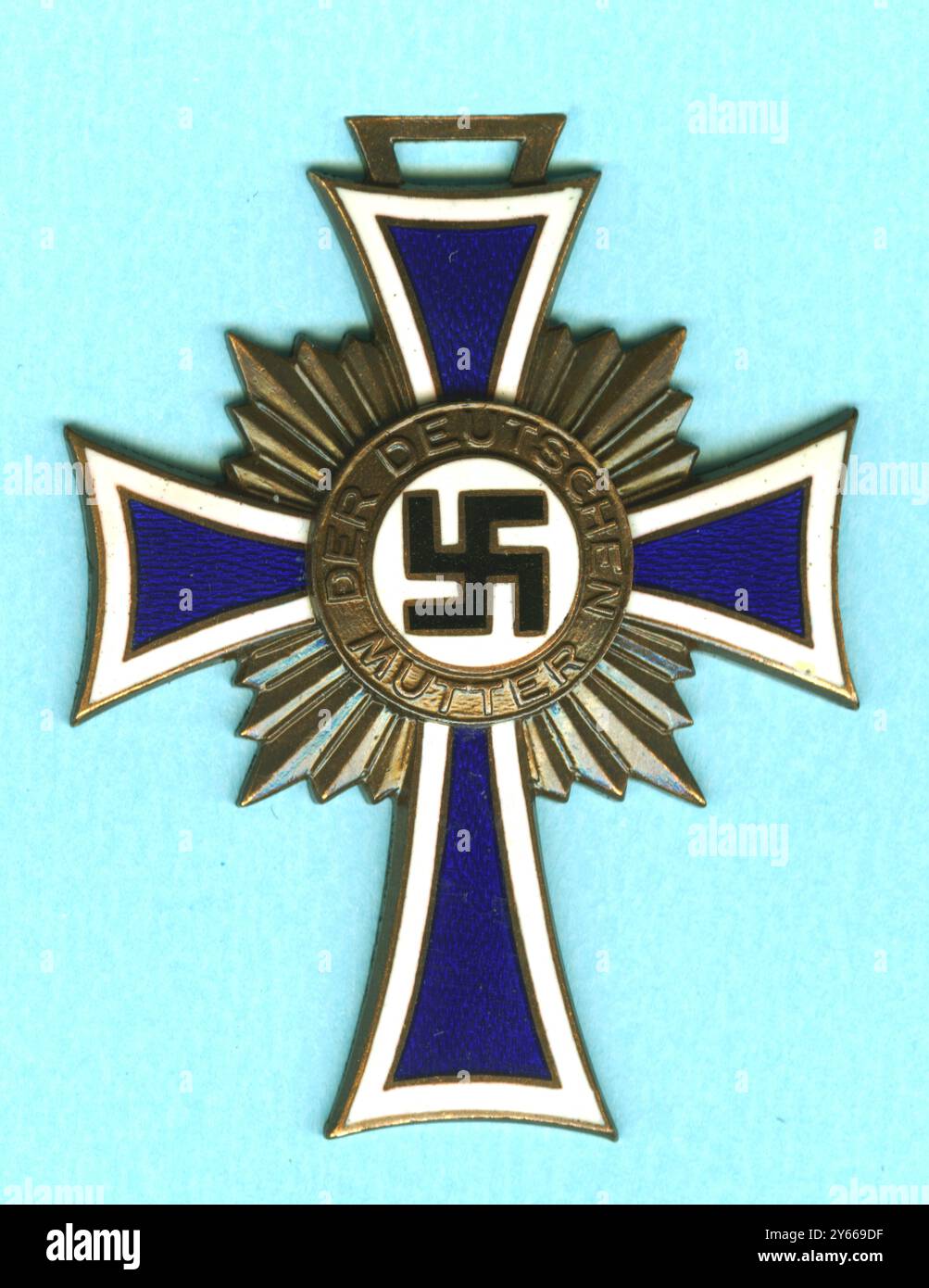 10001955 ( 1000 ) Allemagne , troisième Reich , ' la croix honorifique de la mère allemande ' , en bronze , troisième année , années 1930 / années 1940 . Banque D'Images