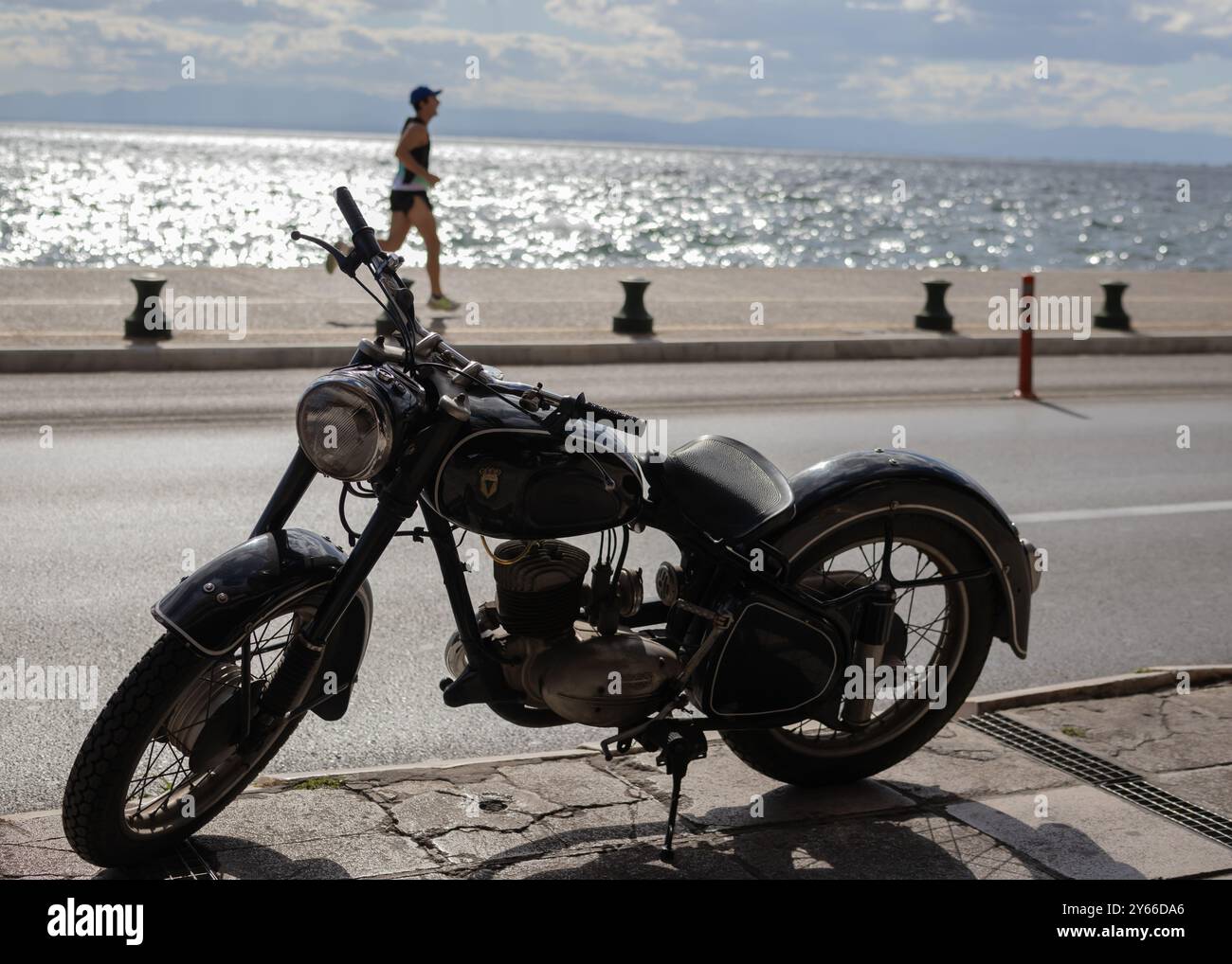 Thessalonique, Grèce, 17 septembre 2024 : moto DKW RT175S, 1955. L'oldtimer s'affiche sur la route. Banque D'Images