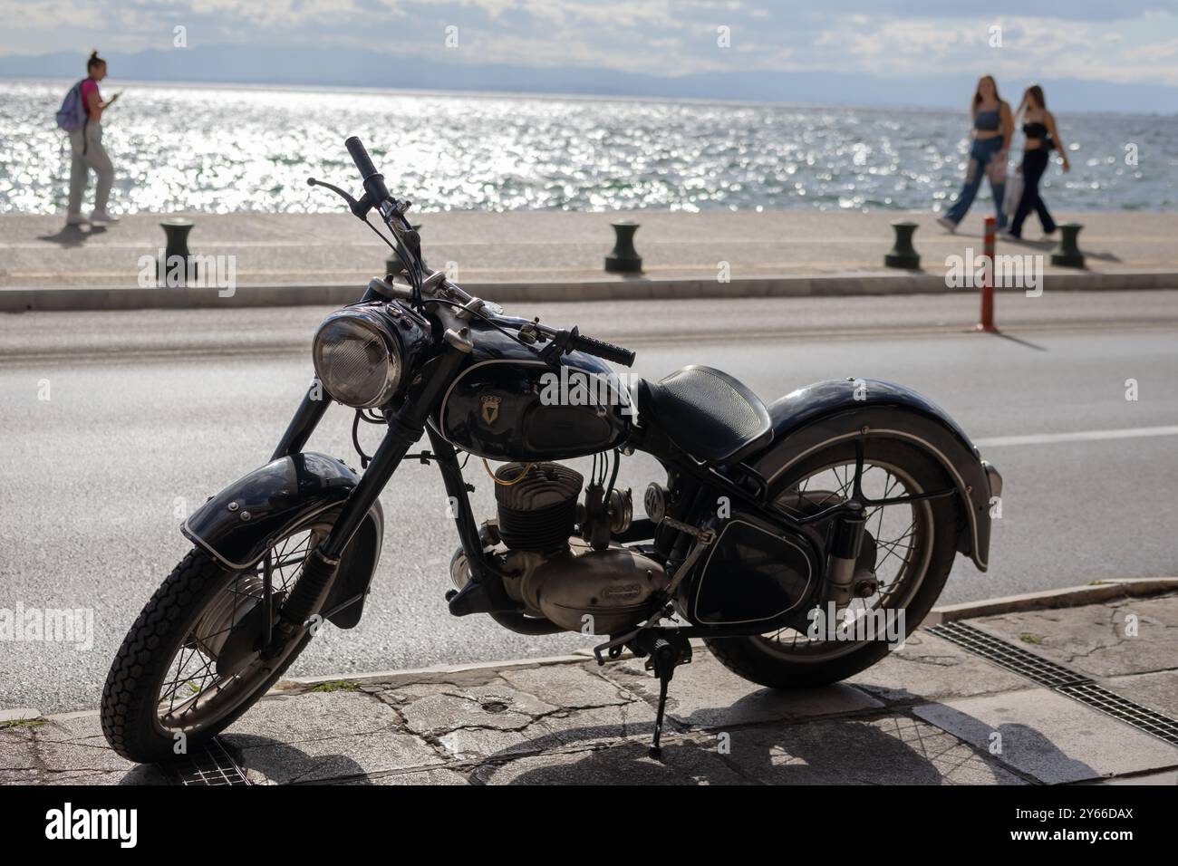 Thessalonique, Grèce, 17 septembre 2024 : moto DKW RT175S, 1955. L'oldtimer s'affiche sur la route. Banque D'Images
