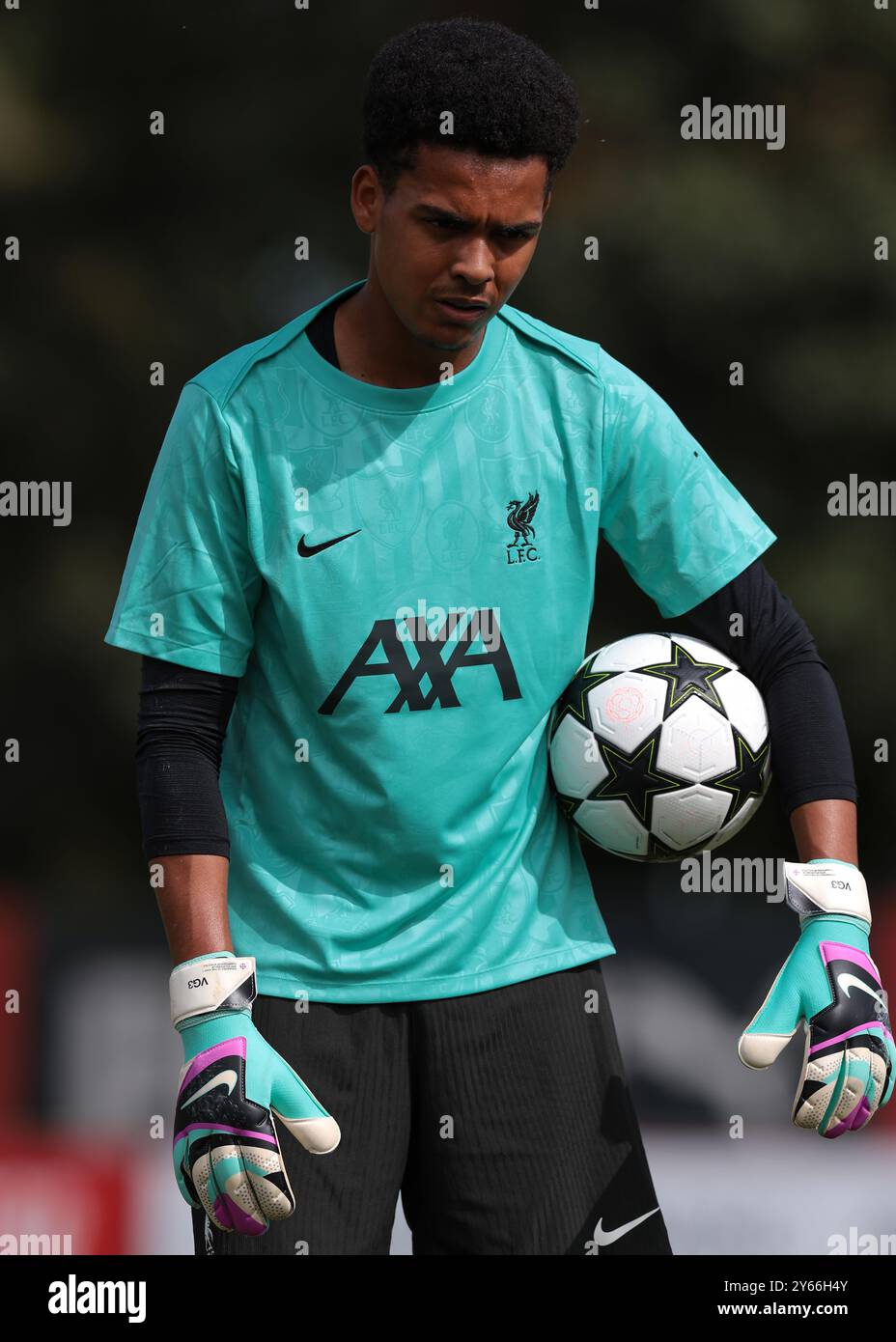 Milan, Italie, 17 septembre 2024. DJ Bernard du Liverpool FC lors de l'échauffement avant le match de l'UEFA Youth League au Centro Sportivo Vismara, Milan. Le crédit photo devrait se lire : Jonathan Moscrop / Sportimage Banque D'Images