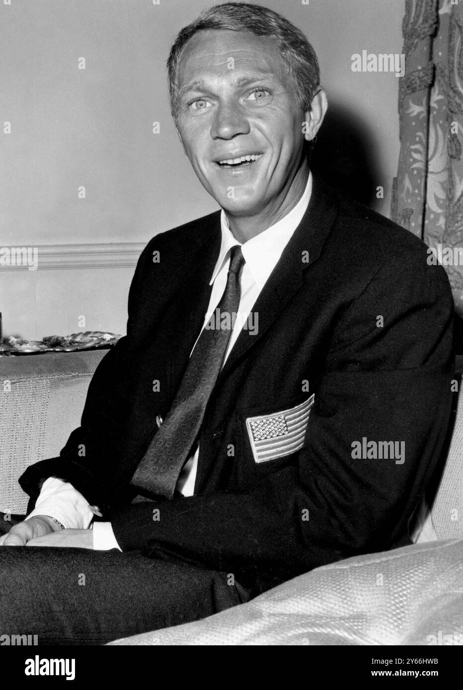 L'acteur AMÉRICAIN Steve McQueen qui part bientôt pour l'Allemagne de l'est avec une équipe de quatre pour participer à l'International six Days Trial, l'événement sportif majeur du calendrier moto. Steve, actuellement à voir dans le film Pakula-Mulligan, 'Love with the Proper Stranger' a récemment signé pour le rôle-titre dans 'Nevada Smith' de Joseph E Levine. 24 août 1964. Banque D'Images