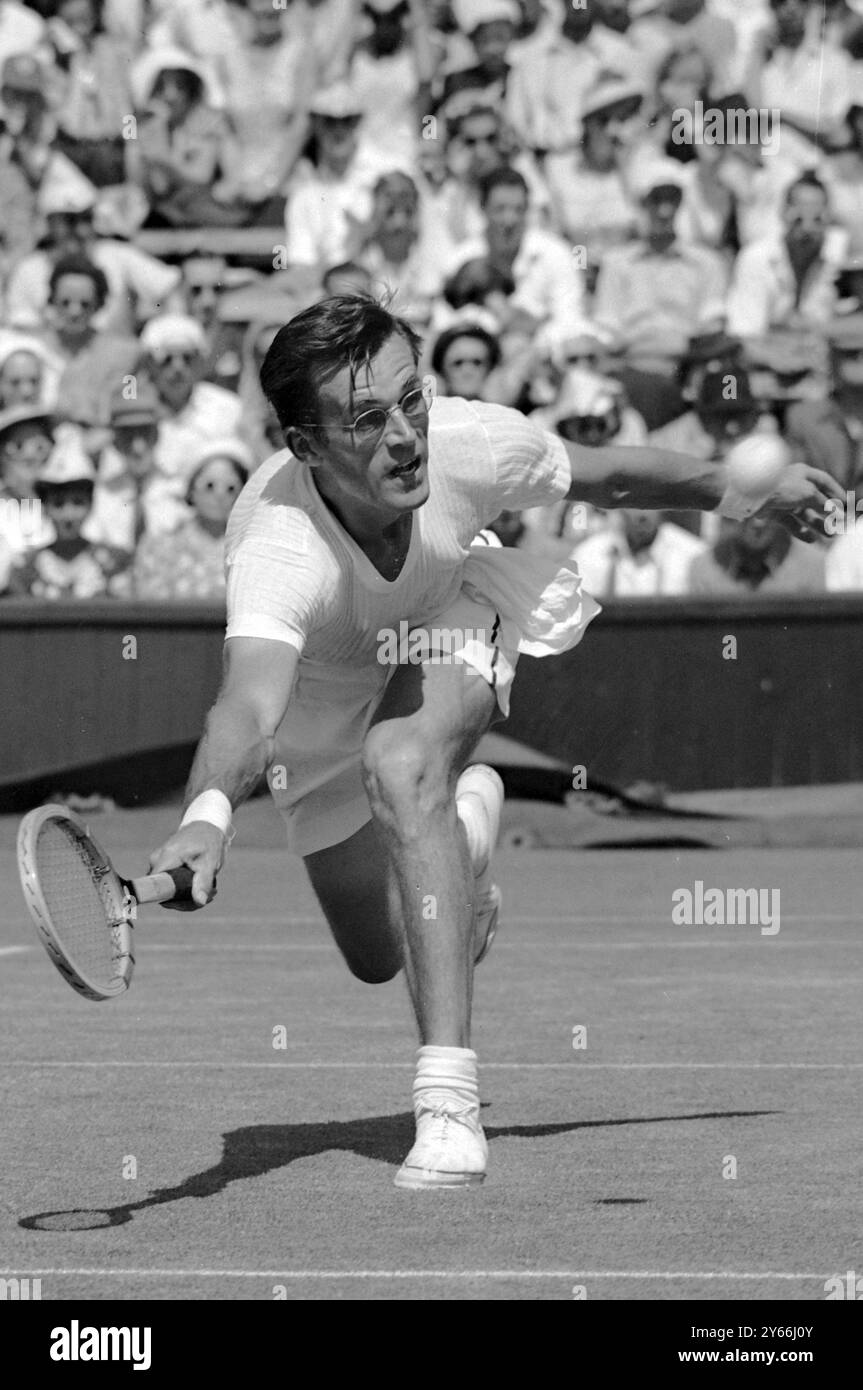 Frank Parker en action à Wimbledon le 27 juin 1949 Banque D'Images