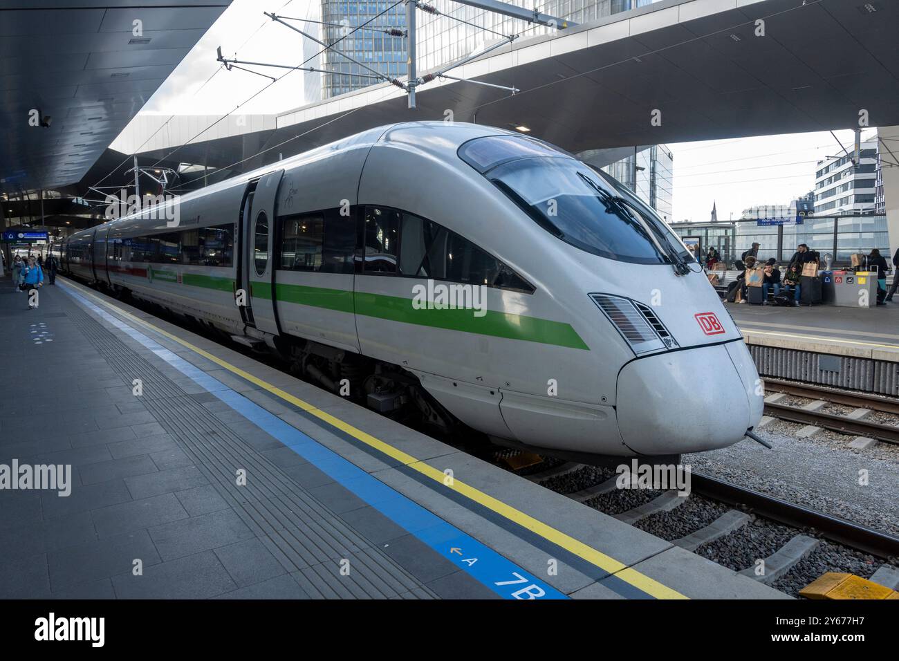 Un train allemand (DB) à la gare centrale de Vienne Banque D'Images