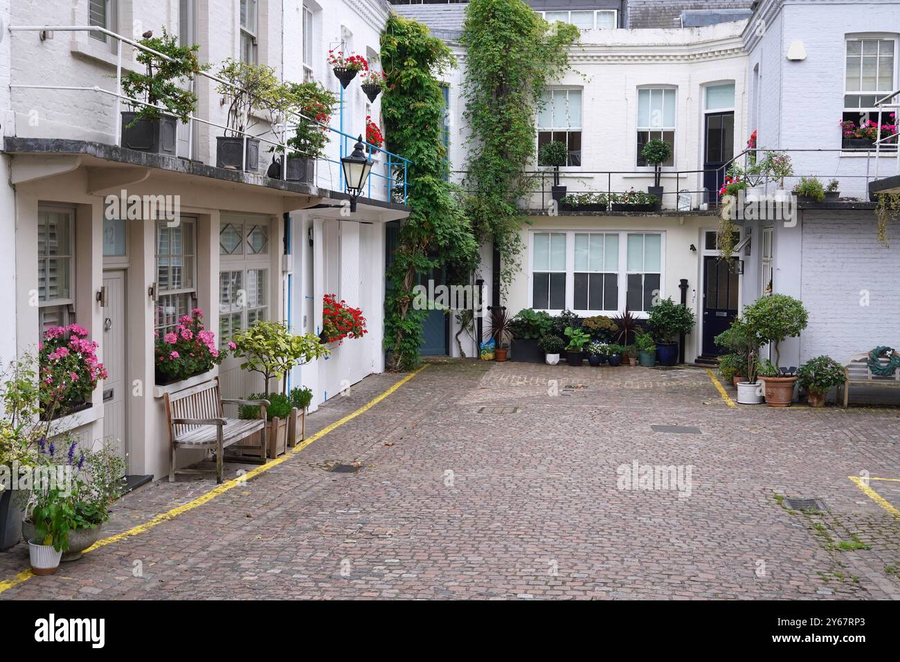 Mews Houses, dans le centre de Londres, ont converti d'anciens bâtiments de transport en logements rares et coûteux Banque D'Images