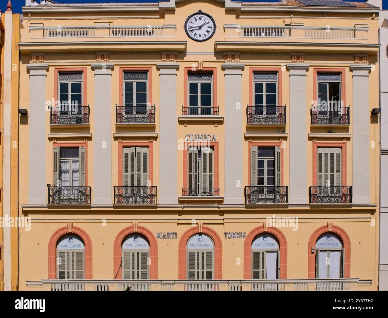 Centre-ville Malaga, Andalousie, Espagne. Splendeur architecturale du bâtiment Marti Torres Clinica, Banque D'Images