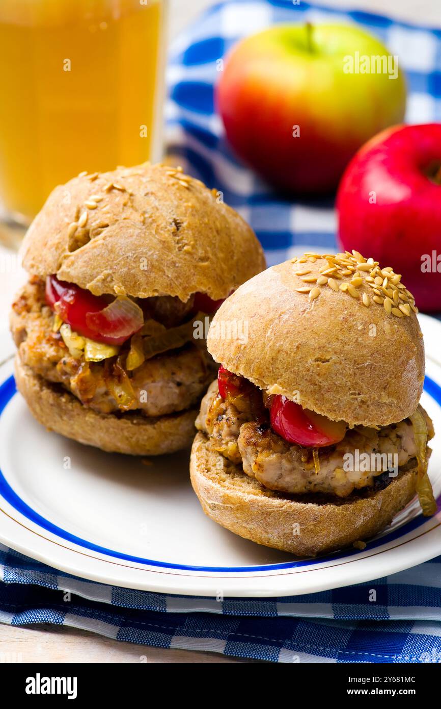 hamburger au porc et à la pomme. style vintage. mise au point sélective Banque D'Images