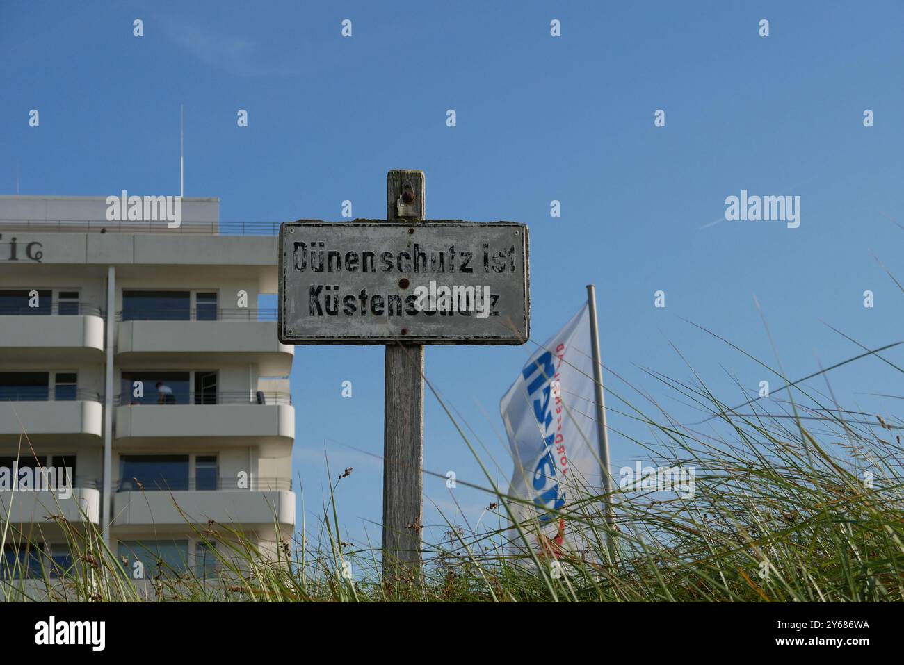 le panneau « la protection des dunes est la protection côtière » dans les dunes Banque D'Images