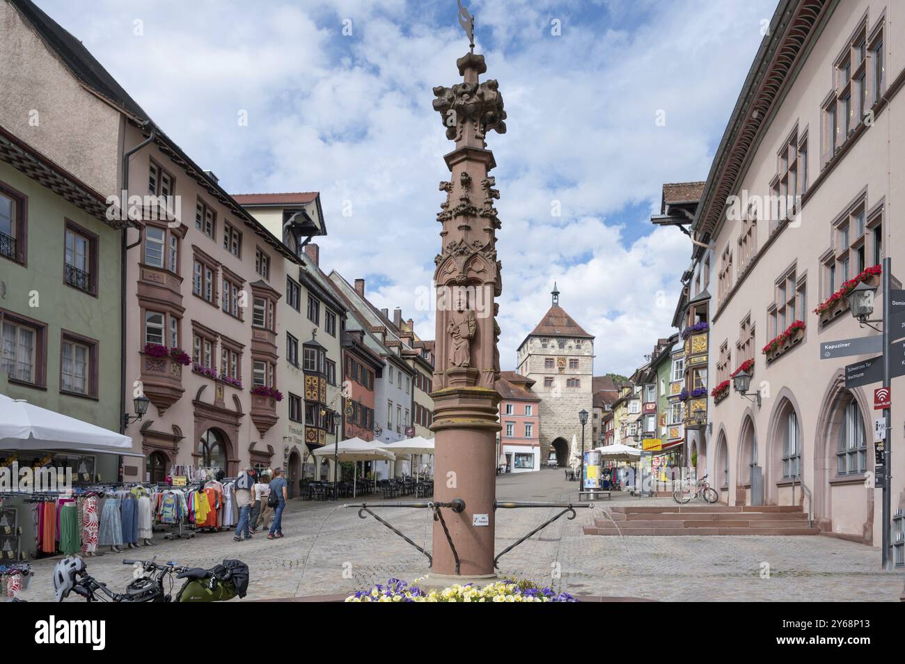 Georgsbrunnen sur la rue principale, Rottweil, Bade-Wuerttemberg, Allemagne, Europe Banque D'Images