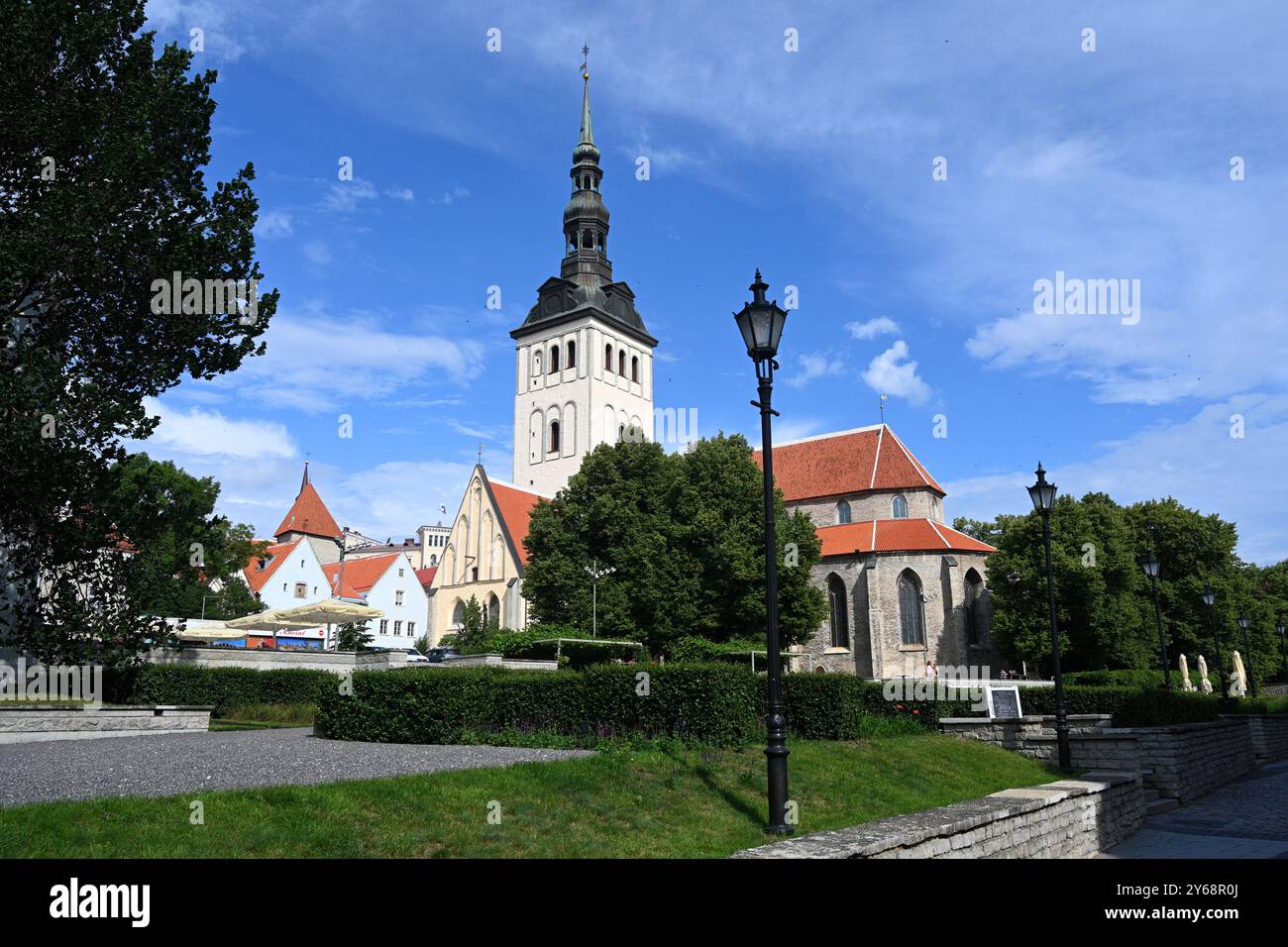 Tallinn, Estonie - 24 juillet 2024 : Église Saint-Nicolas et Musée niguliste à Tallinn, Estonie Banque D'Images