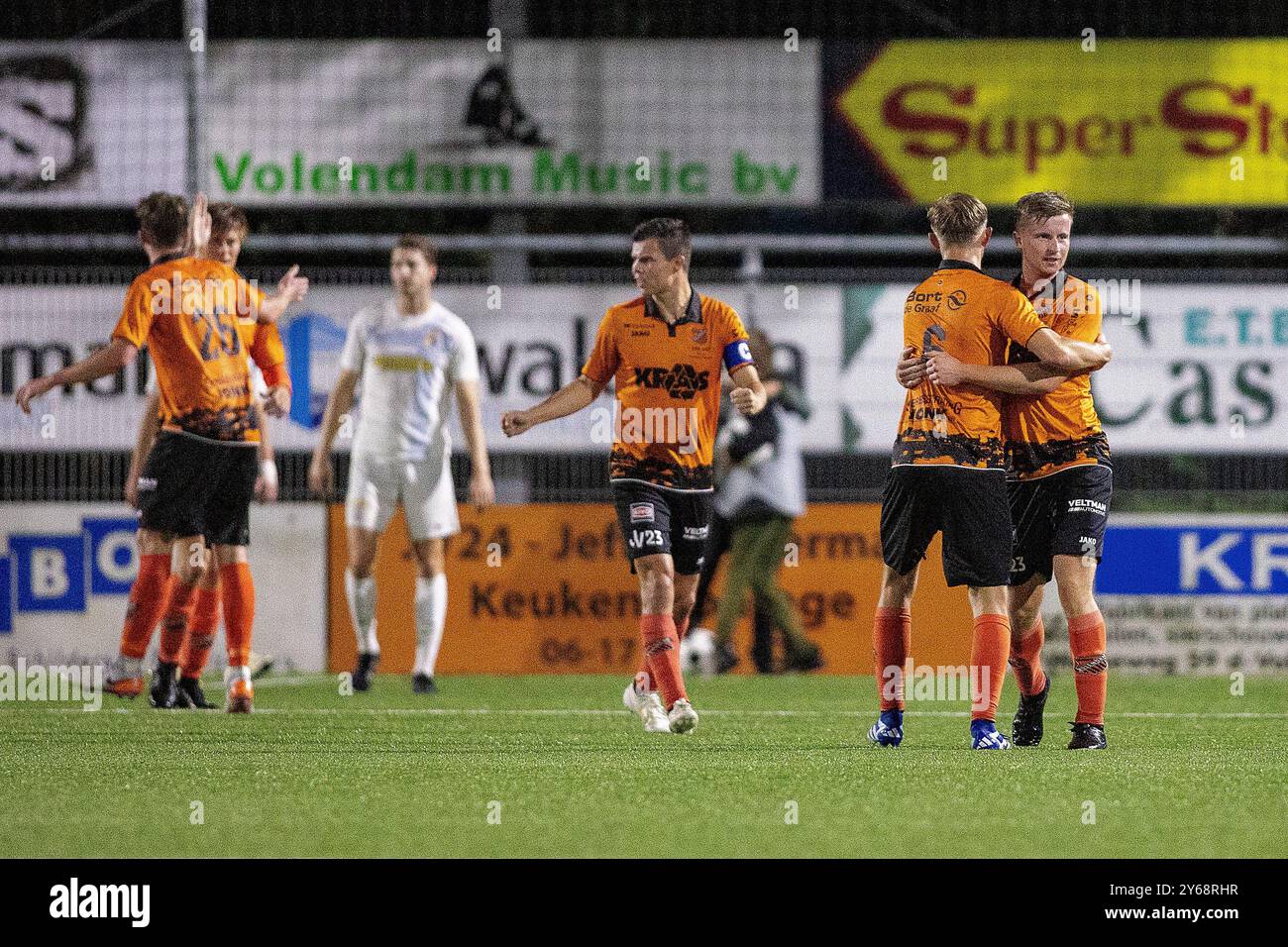 Volendam, pays-Bas. 24 septembre 2024. VOLENDAM - 24-09-2024, stade Hein Koning. Deuxième tour préliminaire Coupe des pays-Bas saison de Football 2024/2025, lors du TOTO KNVB Beker match RKAV Volendam - Blauw Geel 38 (CUP). Joueur RKAV Volendam Stef Schokker célèbre après avoir marqué 1-0 crédit : Pro Shots/Alamy Live News Banque D'Images