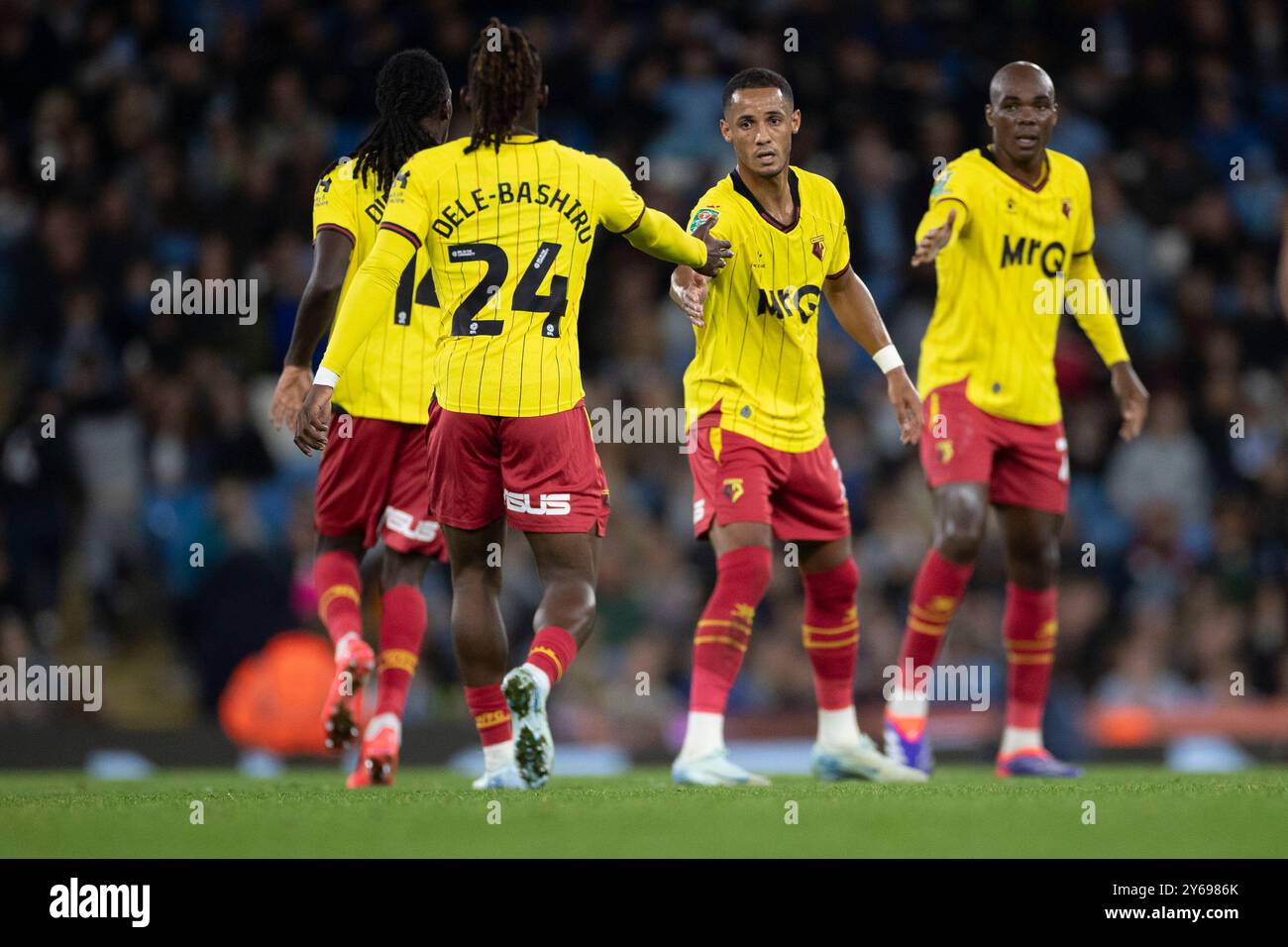 Manchester le mardi 24 septembre 2024. Tom Ince #7 du Watford FC célèbre son but avec ses coéquipiers lors du match de troisième tour de la Carabao Cup entre Manchester City et Watford au stade Etihad de Manchester le mardi 24 septembre 2024. (Photo : Mike Morese | mi News) crédit : MI News & Sport /Alamy Live News Banque D'Images