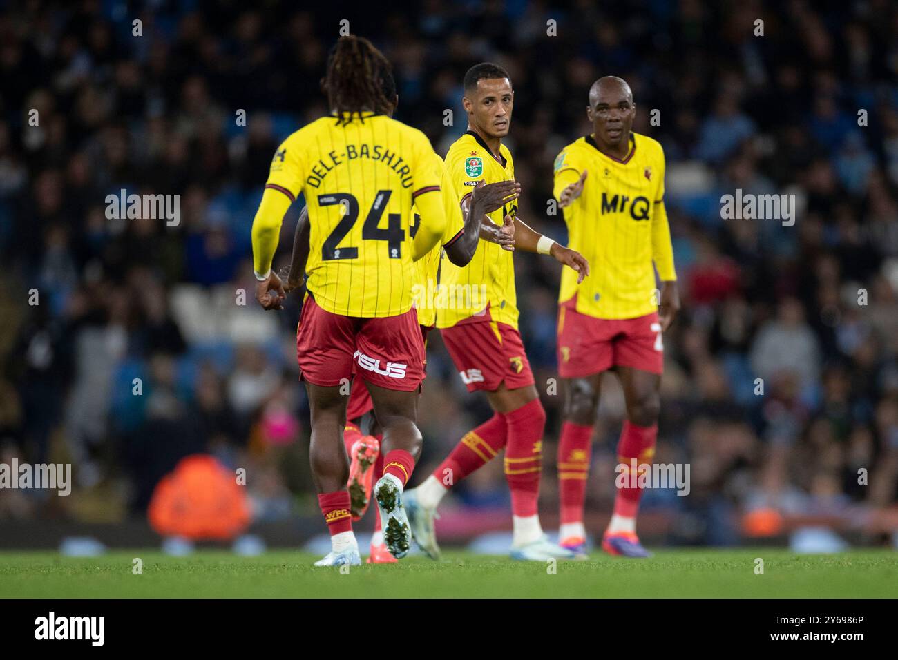 Manchester le mardi 24 septembre 2024. Tom Ince #7 du Watford FC célèbre son but avec ses coéquipiers lors du match de troisième tour de la Carabao Cup entre Manchester City et Watford au stade Etihad de Manchester le mardi 24 septembre 2024. (Photo : Mike Morese | mi News) crédit : MI News & Sport /Alamy Live News Banque D'Images
