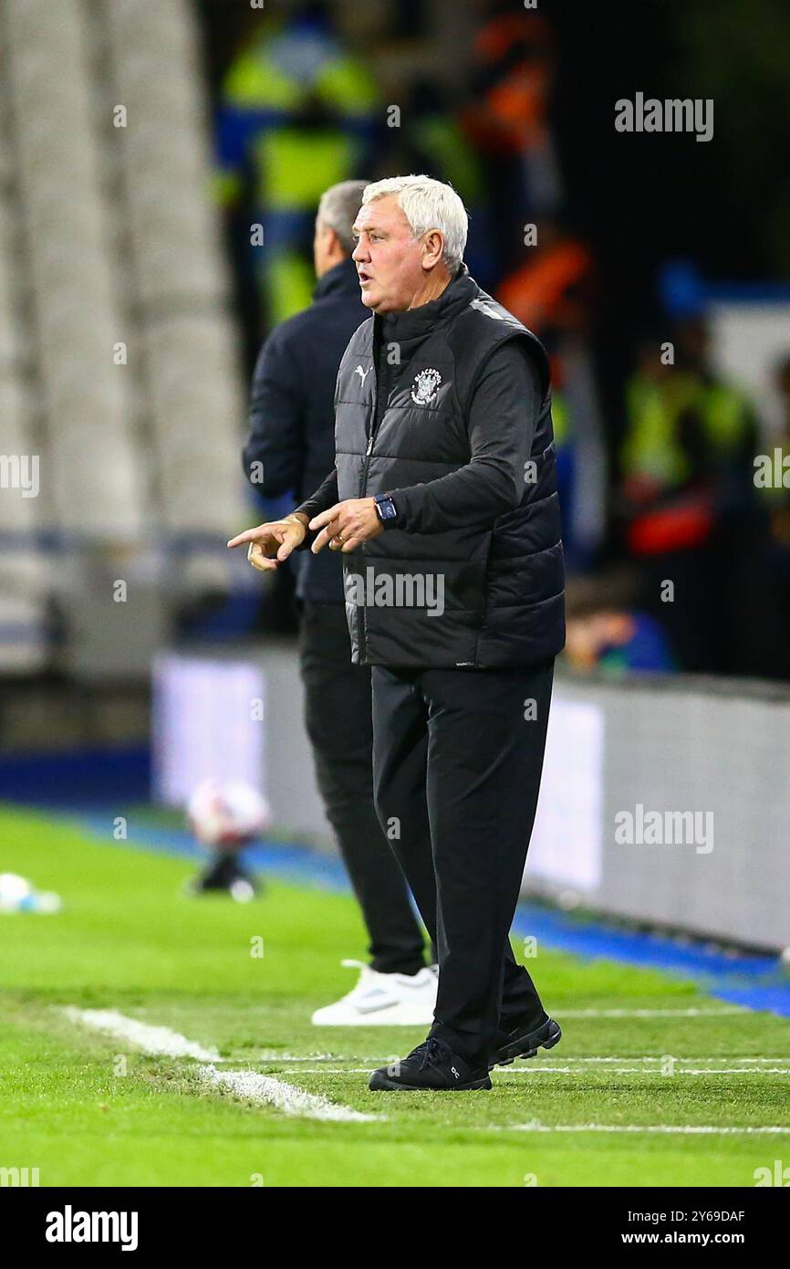 John Smith's Stadium, Huddersfield, Angleterre - 24 septembre 2024 Steve Bruce Manager de Blackpool - pendant le match Huddersfield Town v Blackpool, Sky Bet League One, 2024/25, John Smith's Stadium, Huddersfield, Angleterre - 24 septembre 2024 crédit : Arthur Haigh/WhiteRosePhotos/Alamy Live News Banque D'Images