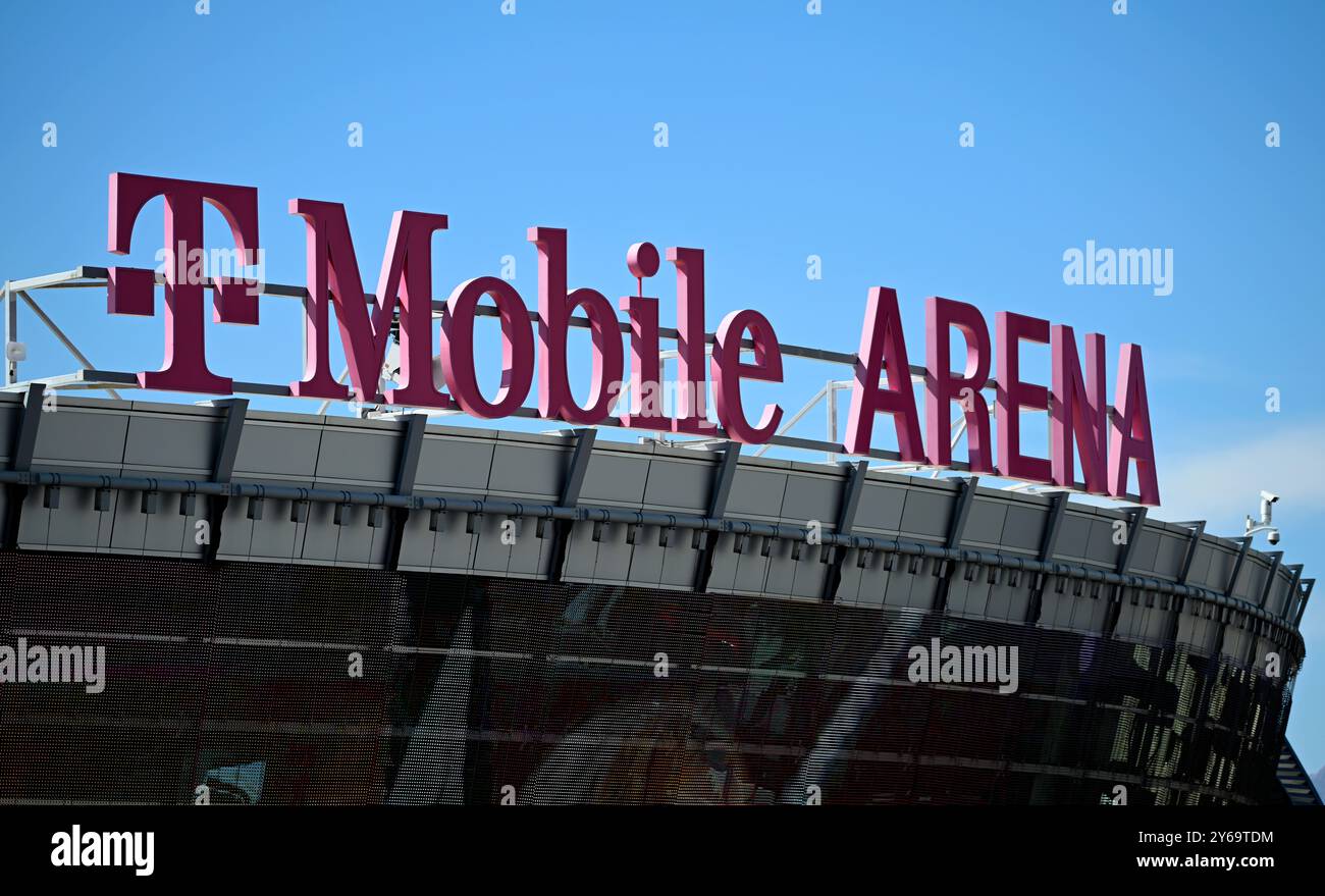 Las Vegas, États-Unis. 23 septembre 2024. LAS VEGAS, NEVADA - 23 SEPTEMBRE : une vue extérieure de la T-Mobile Arena est vue le 23 septembre 2024 à Las Vegas, Nevada. Le T-Mobile Arena a ouvert ses portes le 6 avril 2016 et coûté trois cent soixante-quinze millions de dollars. (Photo de Bryan Steffy/Sipa USA) crédit : Sipa USA/Alamy Live News Banque D'Images