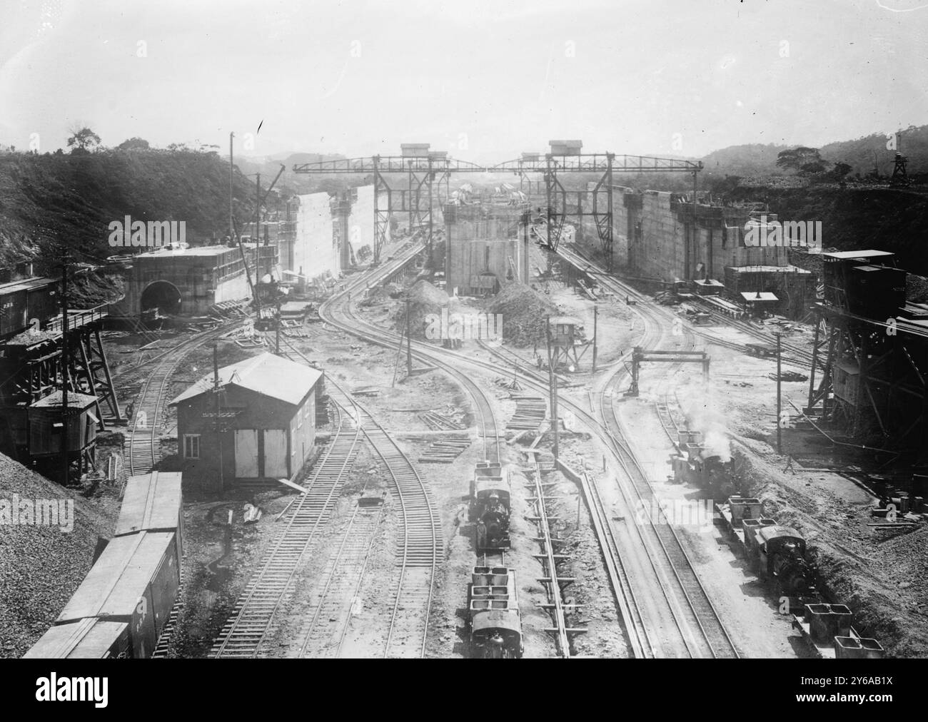 Canal de Panama, écluses Pedro Miguel orientées vers le sud, négatifs en verre, 1 négatif : verre ; 5 x 7 po. ou plus petit. Banque D'Images