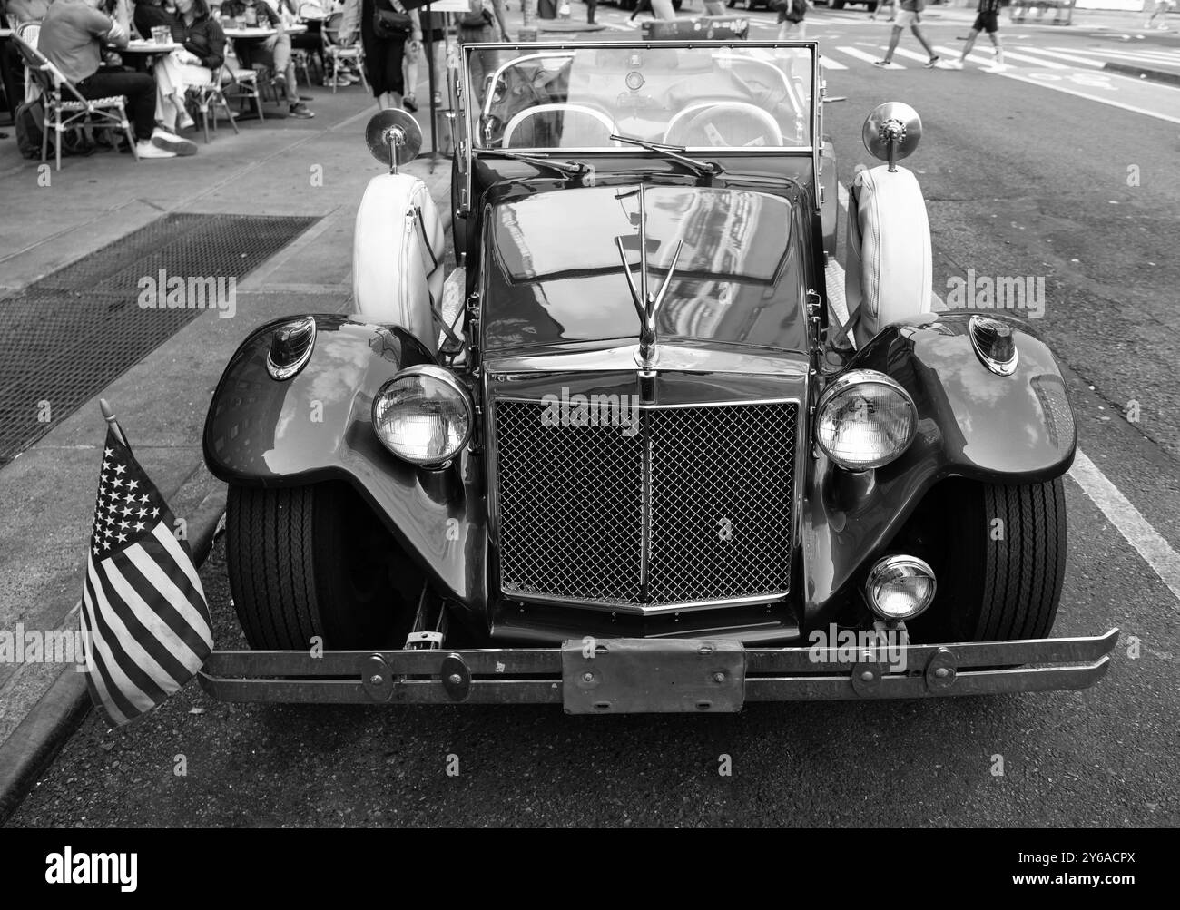 New York City, USA - 30 juin 2023 : Excalibur série III Phaeton vue avant garée Banque D'Images