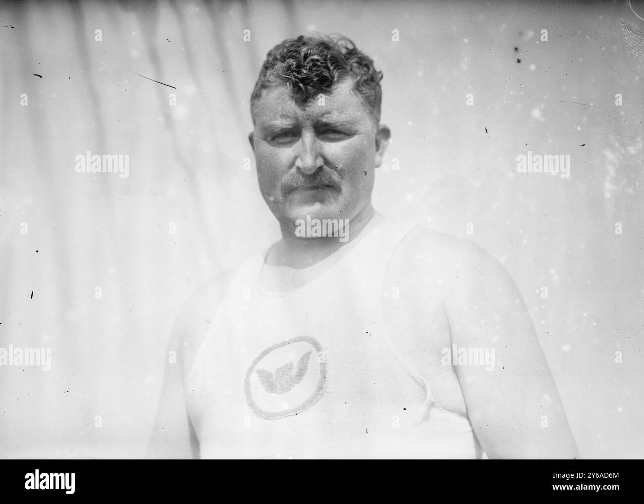 Pat McDonald, photo montre Patrick Joseph McDonald (McDonnell) (1887-1954) membre de l'équipe américaine d'athlétisme aux Jeux olympiques d'été de 1912 à Stockholm, 1912, négatifs en verre, 1 négatif : verre ; 5 x 7 po. ou plus petit. Banque D'Images