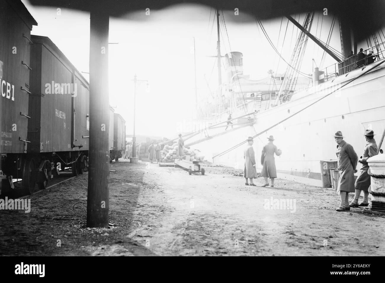 Marines - League Isl'd., photo montre des Marines américains se mobilisant à League Island, Philadelphia Naval Shipyard, PA, en février 1913, avant de se rendre à Guantanamo, Cuba, en réponse à la révolution mexicaine. (Articles du New York Times), 1913 février, League ISL, négatifs en verre, 1 négatif : verre; 5 x 7 pouces ou plus petit. Banque D'Images