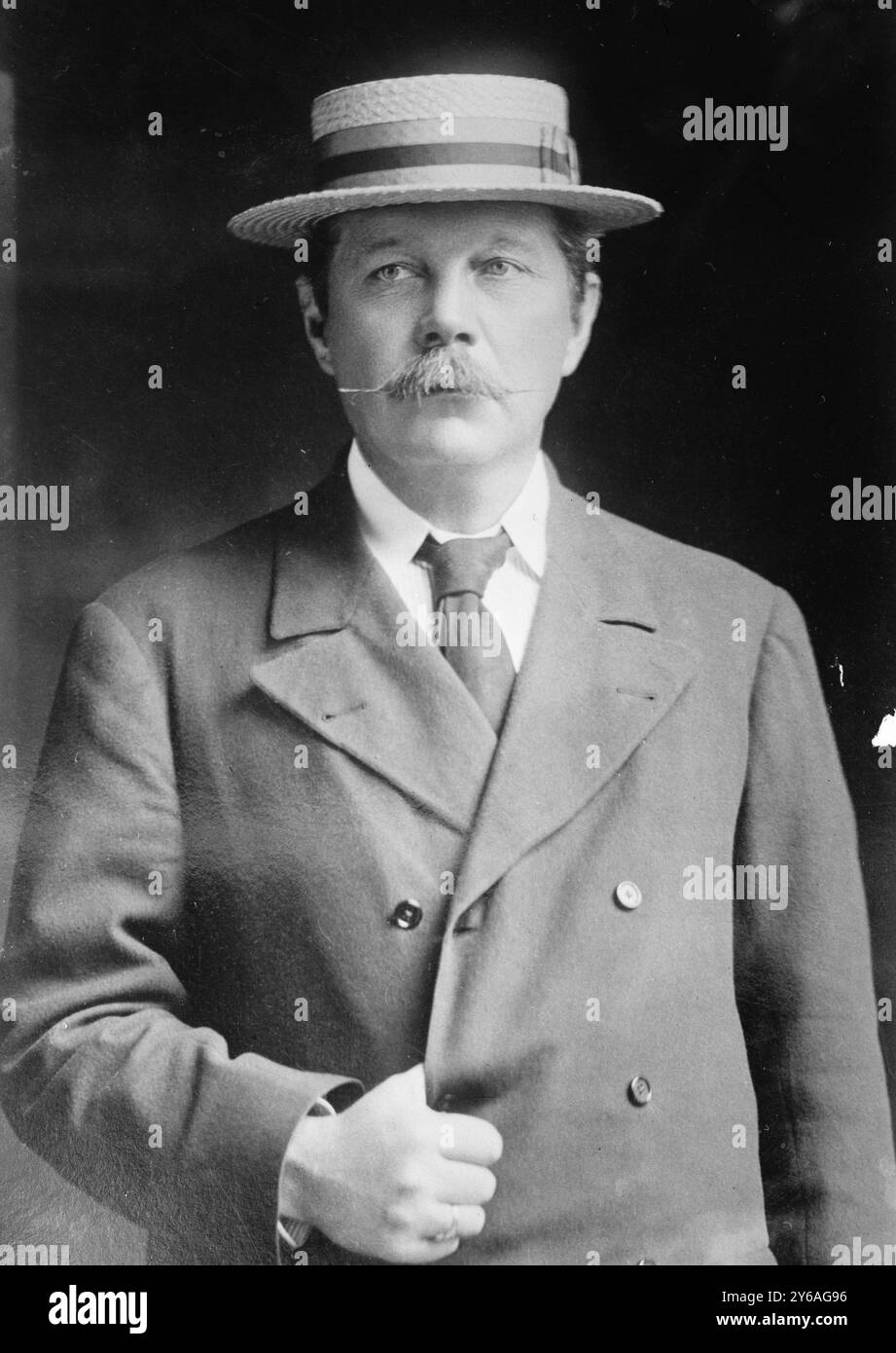 Conan Doyle, photo montre le médecin et écrivain écossais Sir Arthur Conan Doyle (1859-1930)., 1913 Jan. 27, négatifs en verre, 1 négatif : verre ; 5 x 7 po. ou plus petit. Banque D'Images