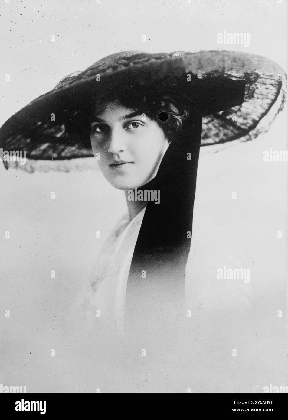 Maria de Suède (Russie), photos montre la Grande-duchesse Maria Pavlovna de Russie (1890-1958), qui a épousé le prince Vilhelm de Suède en 1908 et a divorcé en 1914., 1912 ou plus tard, négatifs en verre, 1 négatif : verre ; 5 x 7 po. ou plus petit. Banque D'Images