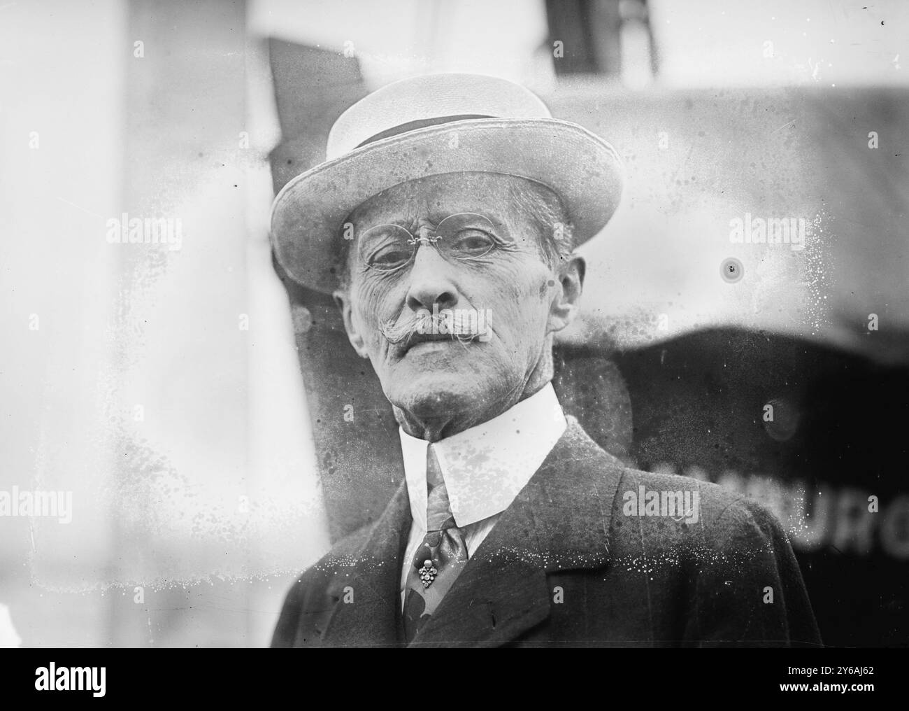 Amiral Herbert Winslow, photos montrant Herbert Winslow (1848-1914), contre-amiral de la marine des États-Unis, 1913 juin 25, négatifs en verre, 1 négatif : verre ; 5 x 7 po. ou plus petit. Banque D'Images