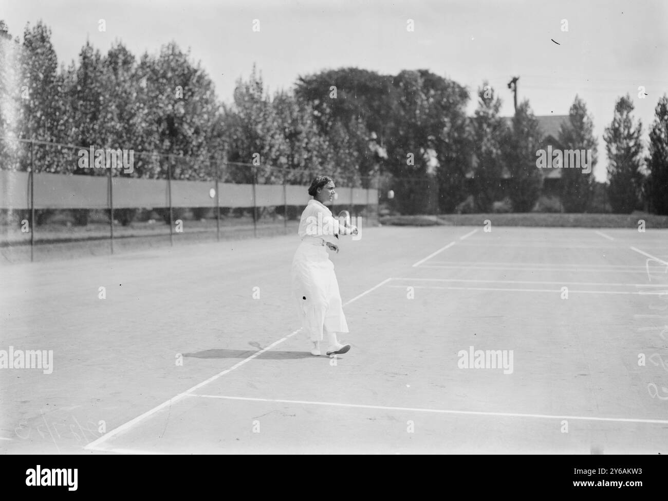 Mlle Cassell, photo montre la championne de tennis Clare Cassell au tournoi féminin de Montclair Athletic Club à Montclair, N.J., 1913 SETP. 19 négatifs en verre, 1 négatif en verre ; ou plus petit. Banque D'Images