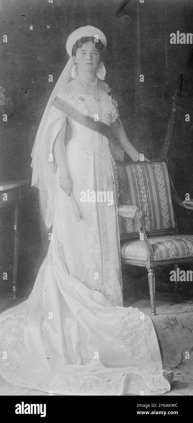 Olga de Russie, photographie montre la grande-duchesse Olga Nikolaevna (1895-1918), fille de Nicolas II de Russie et de son épouse Alexandra Feodorovna Romanova., entre environ 1910 et 1913, négatifs en verre, 1 négatif : verre ; 5 x 7 po. ou plus petit. Banque D'Images