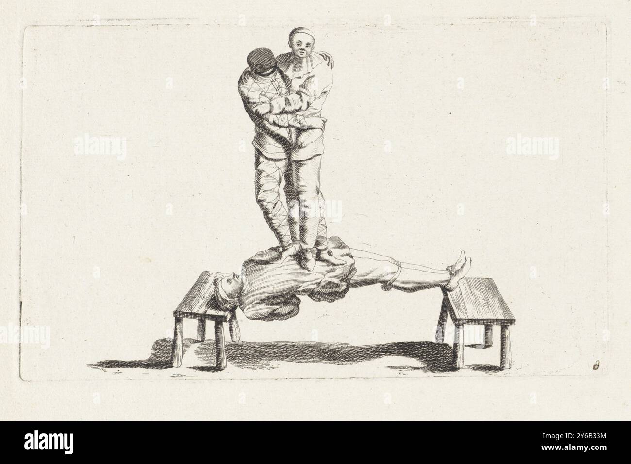 Trois clowns font un numéro de cirque, marcheurs de cordes et acrobates (titre de la série), belle collection de danseurs de cordes, de sauteurs et de postiches (titre de la série), Harlequin se tient avec un autre bouffon sur le ventre d'un clown qui se tient avec ses pieds et sa tête comme un pont repose sur deux bancs en bois., imprimerie, imprimerie : anonyme, après dessin par : Gerardus Josephus Xavery, éditeur : Pieter Schenk (II), Amsterdam, 1728, gravure, gravure, hauteur, 146 mm × largeur, 245 mm Banque D'Images