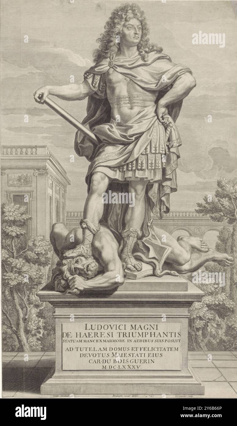 Statue de Louis XIV piétinant l'hérésie, estampe, graveur : Cornelis Martinus Vermeulen, (mentionné sur l'objet), après dessin par : Louis de Boullonge (le jeune), (mentionné sur l'objet), après dessin par : Louis Lecomte, (mentionné sur l'objet), Anvers, 1685, papier, gravure, gravure, hauteur, 587 mm × largeur, 353 mm Banque D'Images