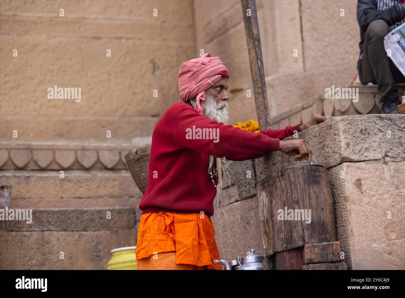 Varanasi est une ville dans l'État indien du nord de l'Uttar Pradesh datant du 11ème siècle av. J.-C. considérée comme la capitale spirituelle de l'Inde. Banque D'Images