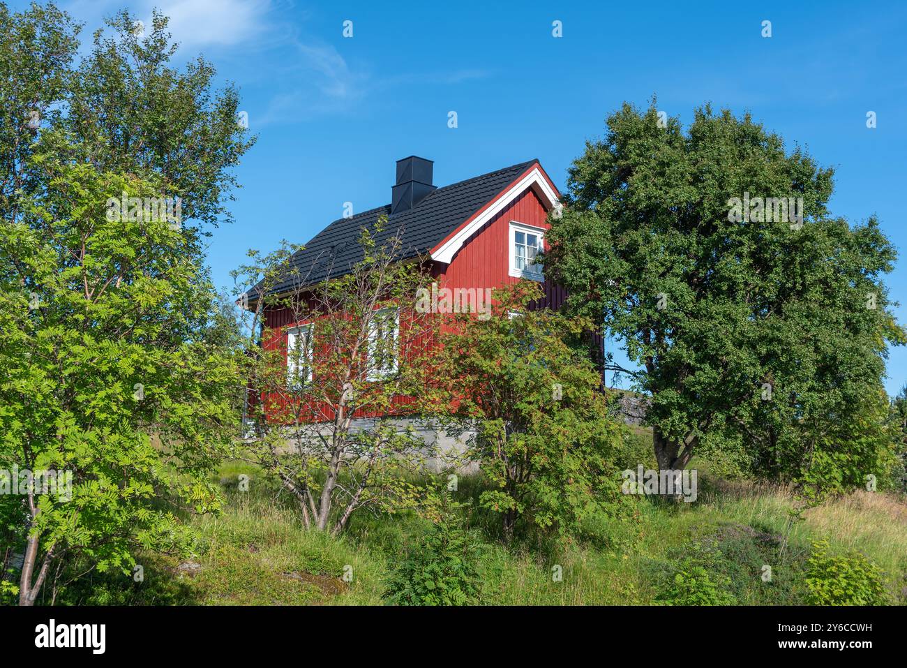Maison résidentielle typique près du lac Sorvagvatnet, Sorvagen, Lofoten, Norvège, Europe Banque D'Images