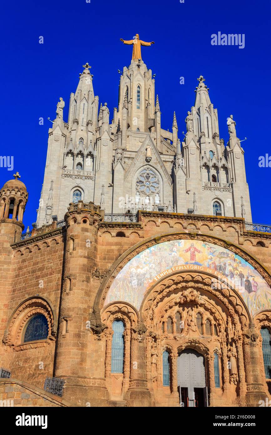 Église expiatoire du Sacré-cœur de Jésus au sommet du mont Tibidabo à Barcelone, Catalogne, Espagne Banque D'Images