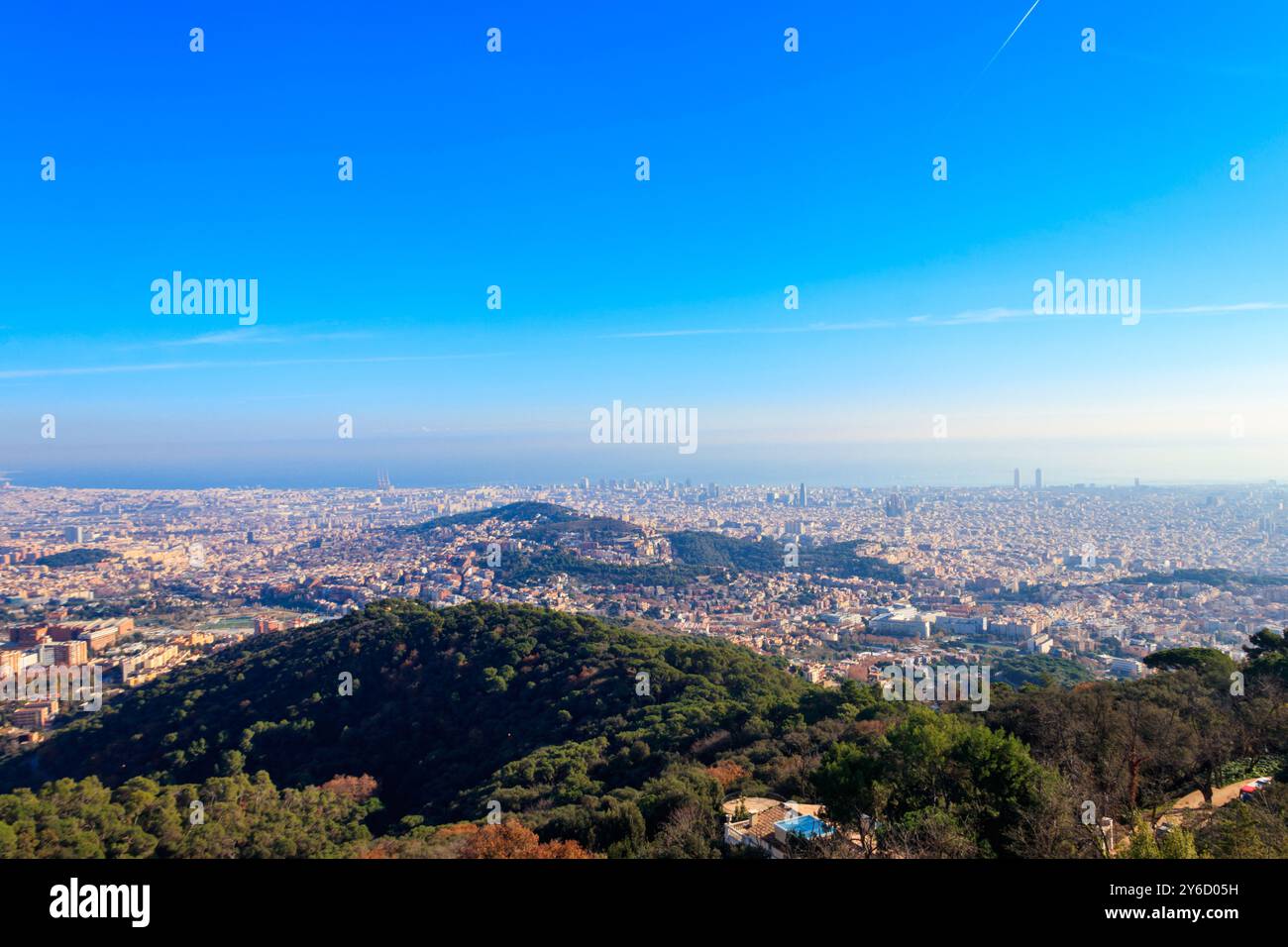 Horizon de Barcelone depuis la montagne Tibidabo, Espagne Banque D'Images