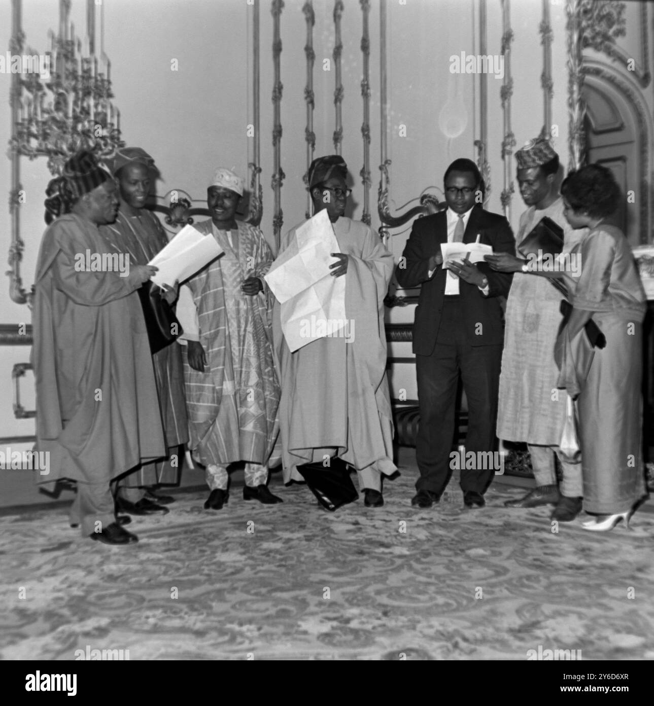 DÉLÉGATION NIGÉRIANE À LA CONFÉRENCE DES MINISTRES DE L'INFORMATION À LONDRES / ; 22 JUILLET 1963 Banque D'Images