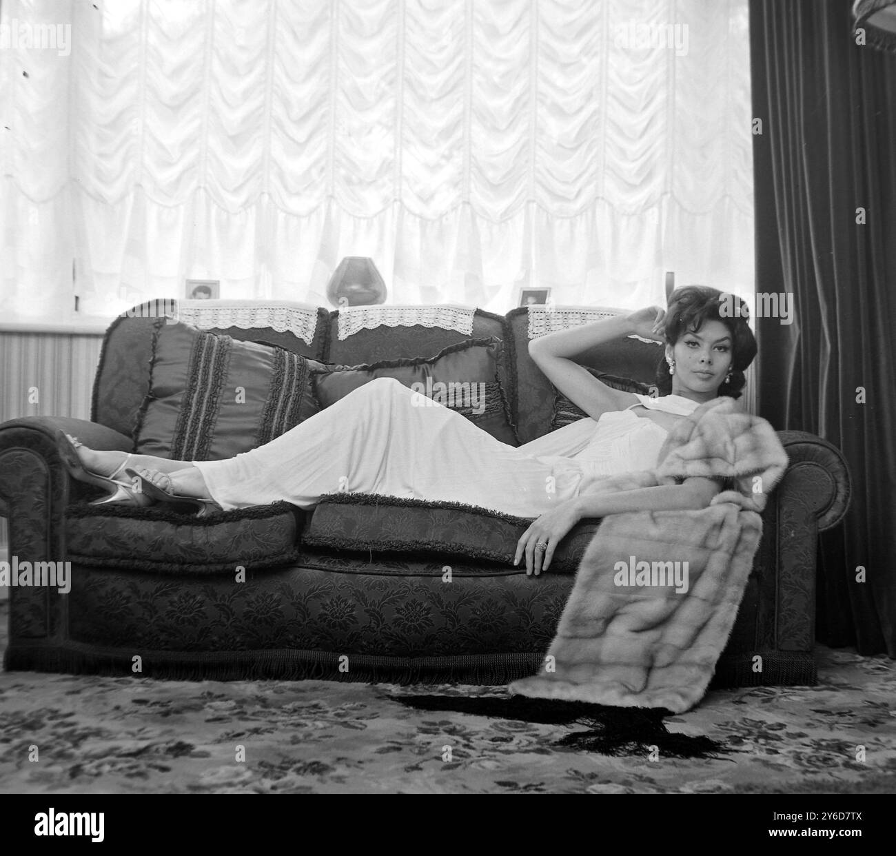 DANSEUSE ANGLAISE GLORIA PAUL CHEZ ELLE À ILFORD, ESSEX ; 12 JUILLET 1963 Banque D'Images