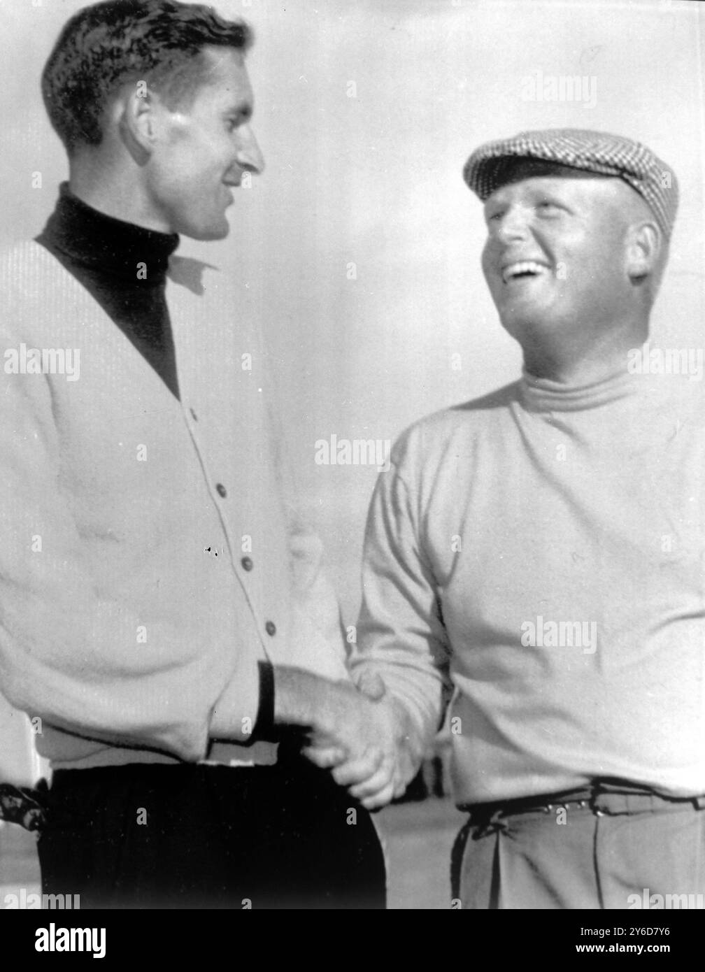 JOUEURS DE GOLF BOB CHARLES ET PHIL RODGERS À LYTHAM ST. ANNES ; 12 JUILLET 1963 Banque D'Images